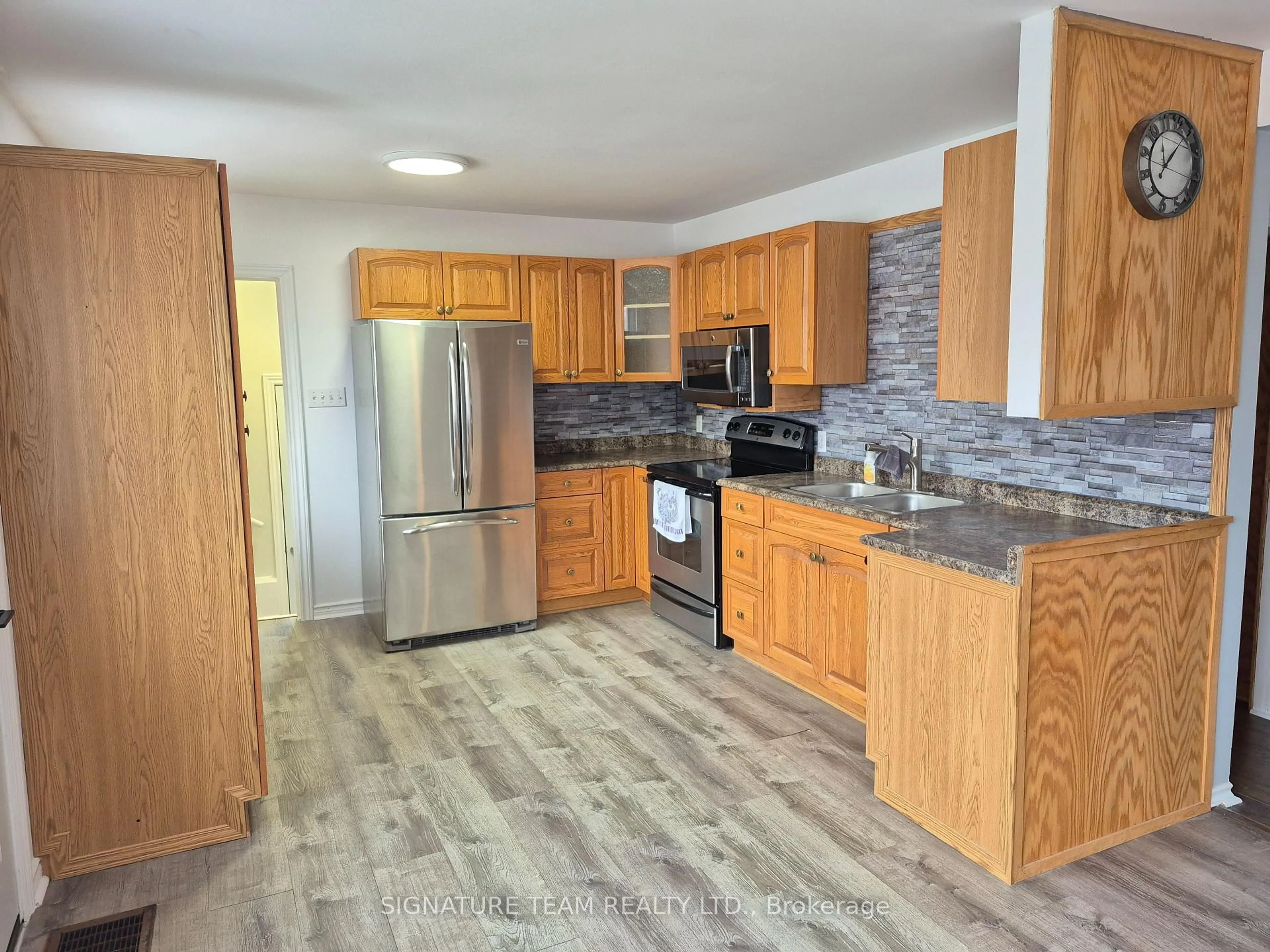 Standard kitchen, unknown for 17 Vankessel St, Cobden Ontario K0J 1K0
