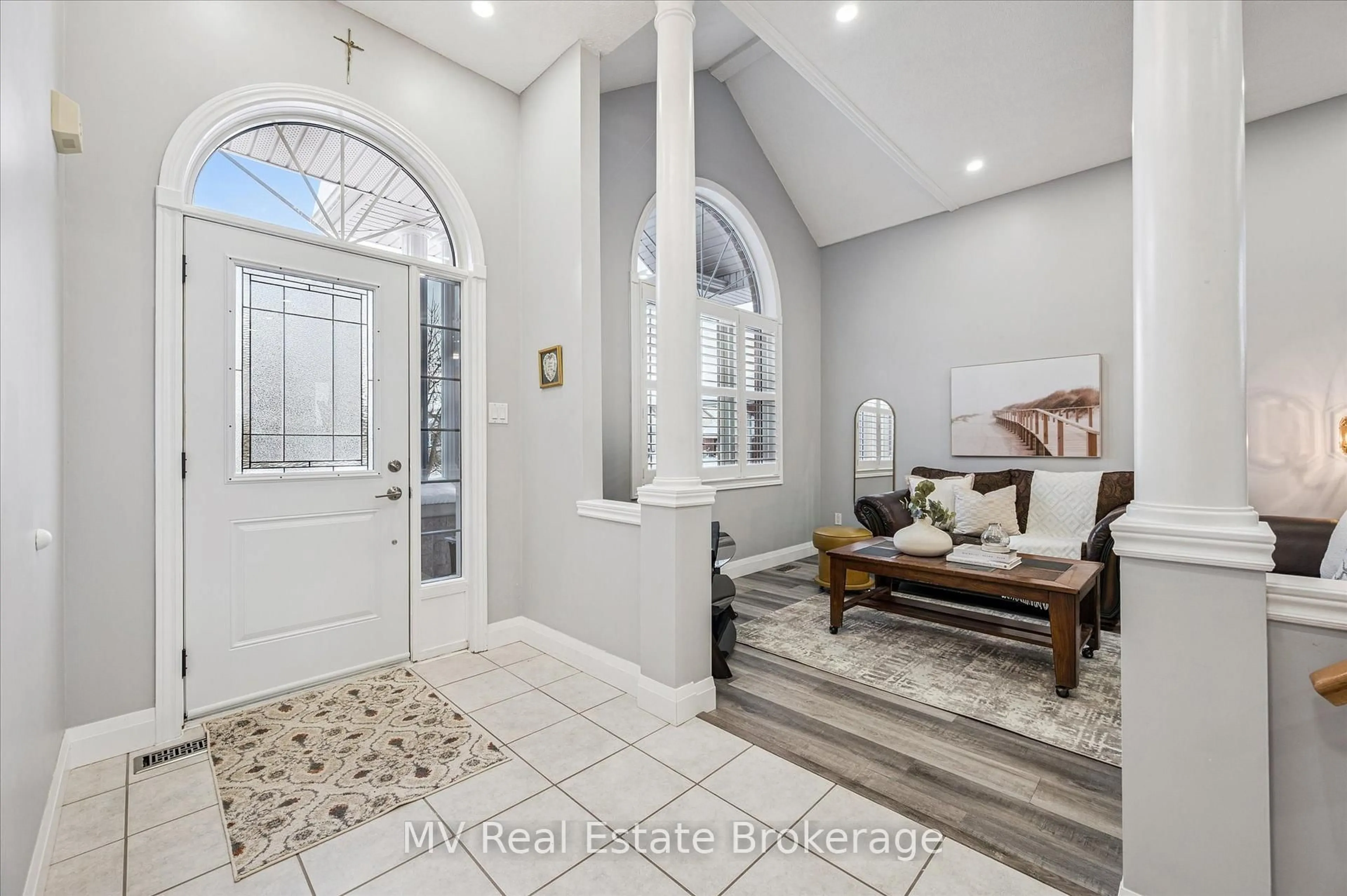 Indoor entryway for 115 Harper Cres, Centre Wellington Ontario N1M 3W1