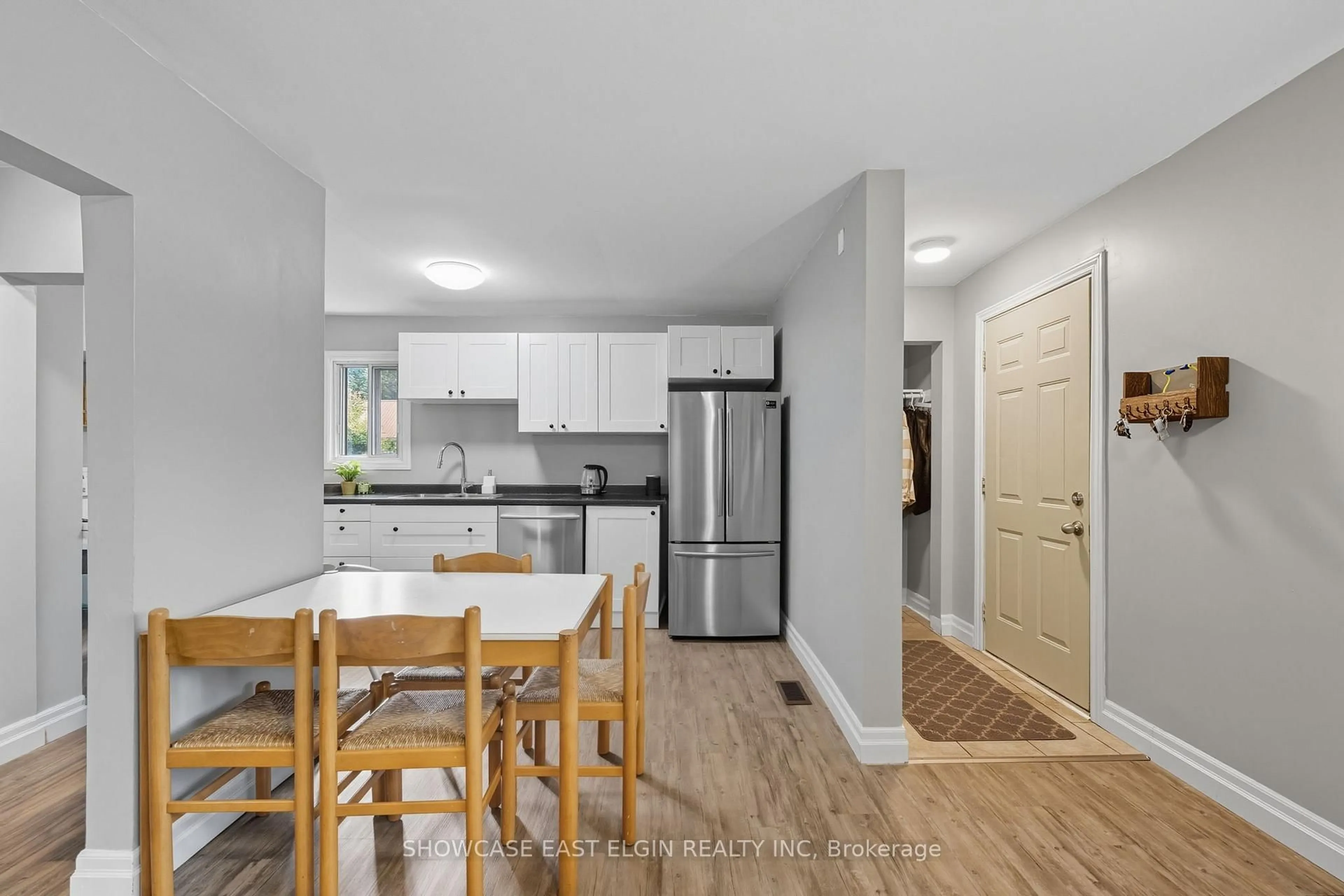 Open concept kitchen, unknown for 68 Dunkirk Dr, St. Thomas Ontario N5R 1S3