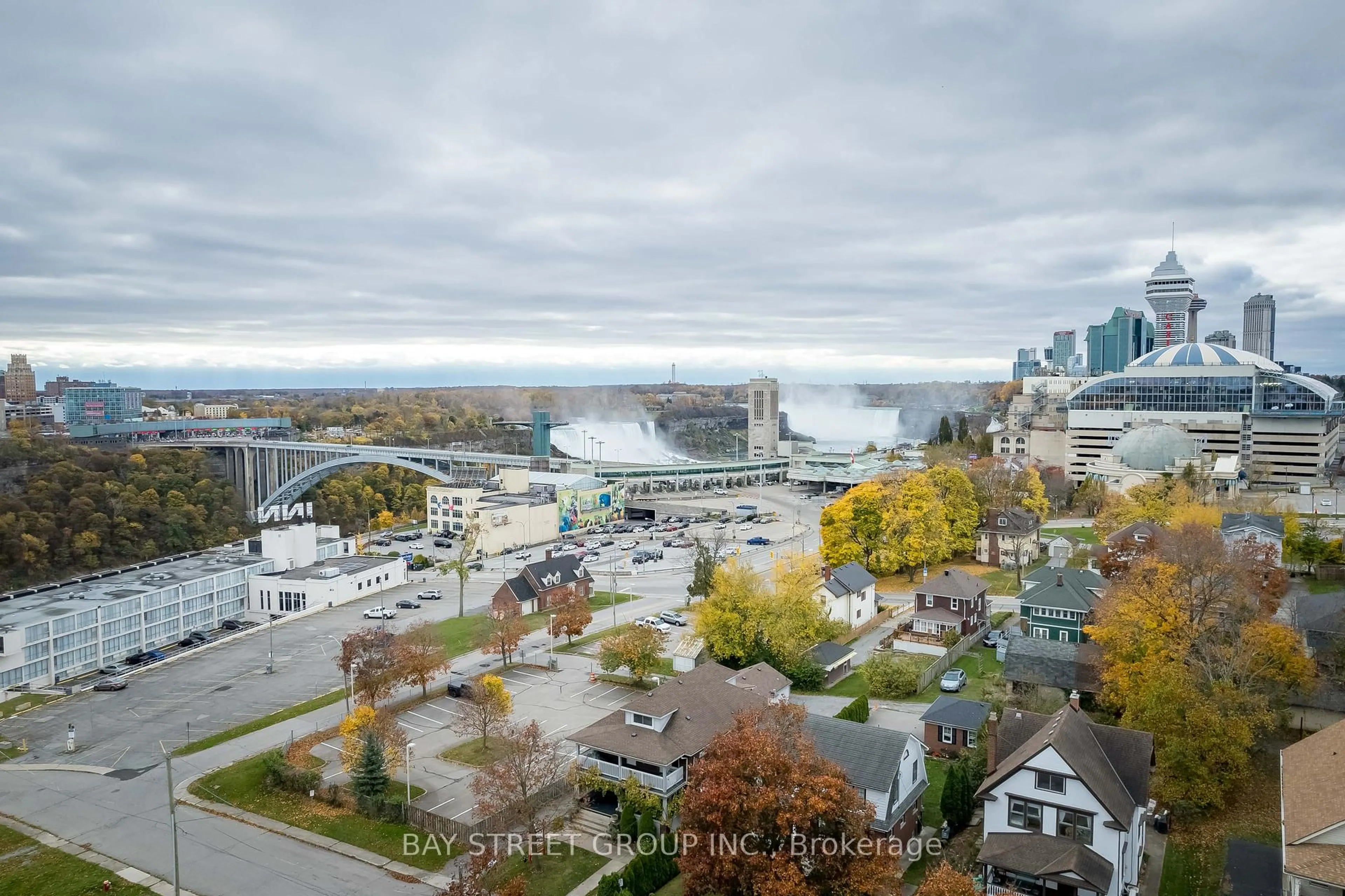 A pic from outside/outdoor area/front of a property/back of a property/a pic from drone, city buildings view from balcony for 4467 JOHN St, Niagara Falls Ontario L2E 1A4