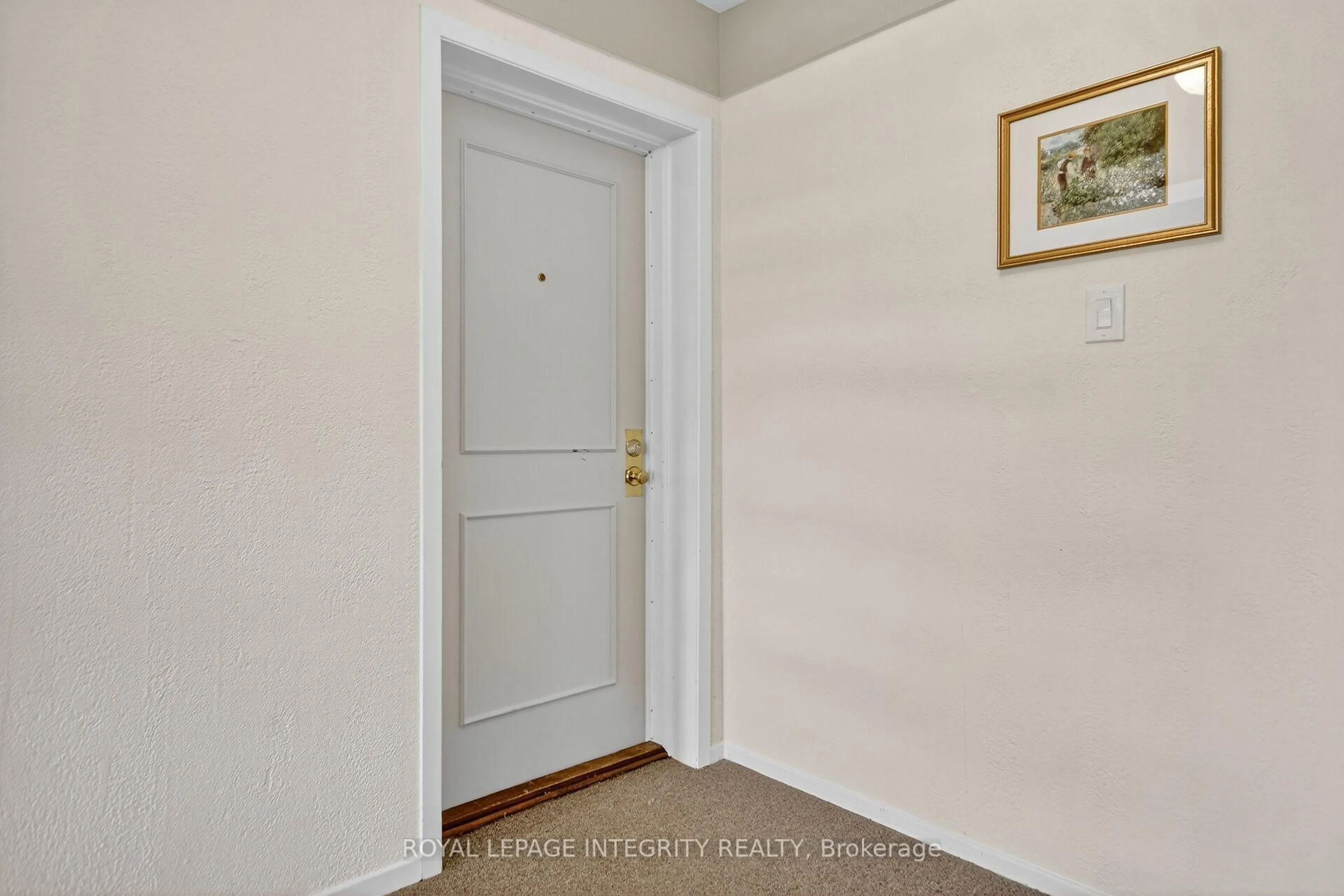 Indoor entryway for 214 Equestrian Dr #A, Ottawa Ontario K2M 1E2