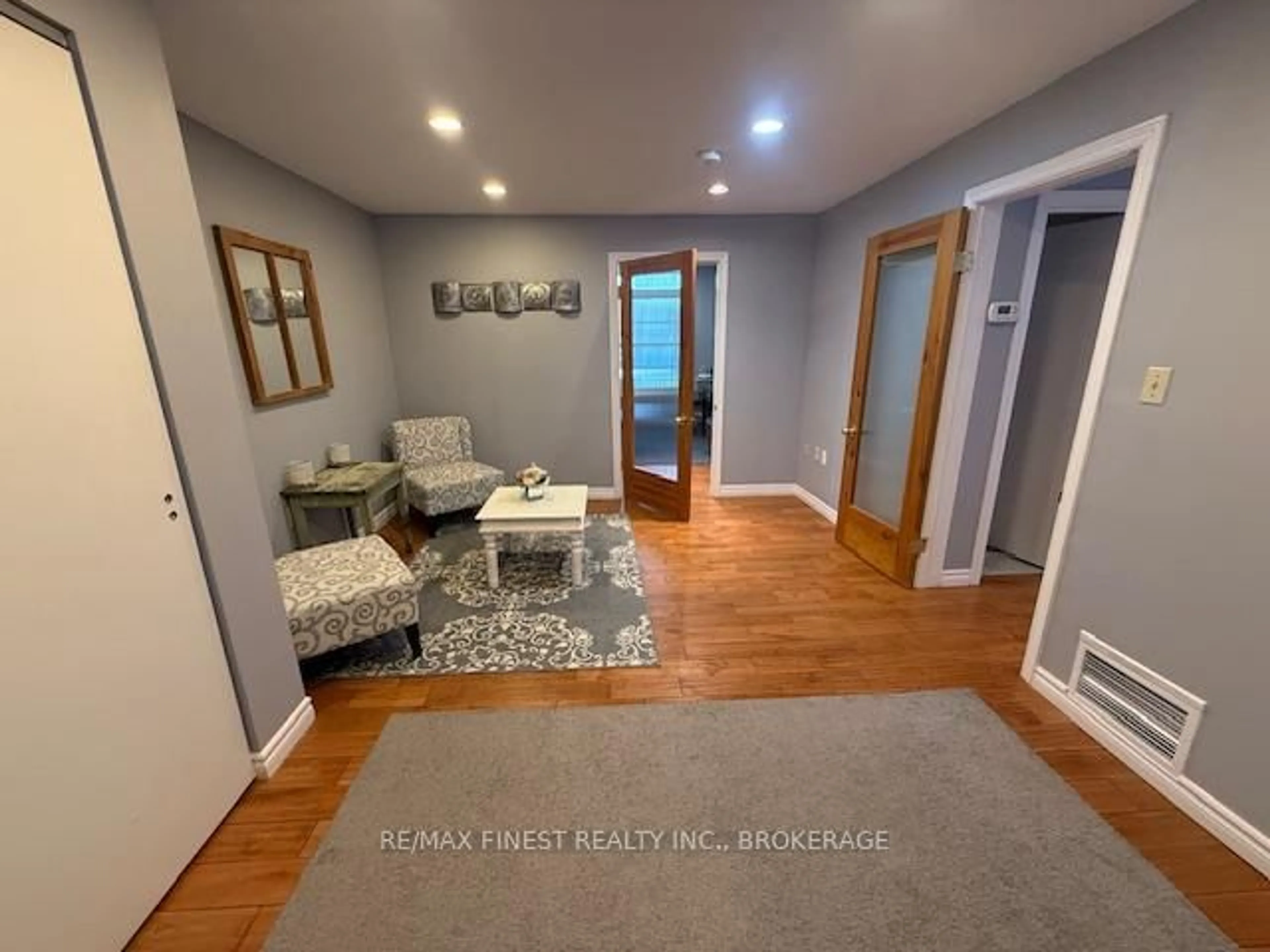 Indoor entryway for 166 Queen St, Kingston Ontario K7K 1B1