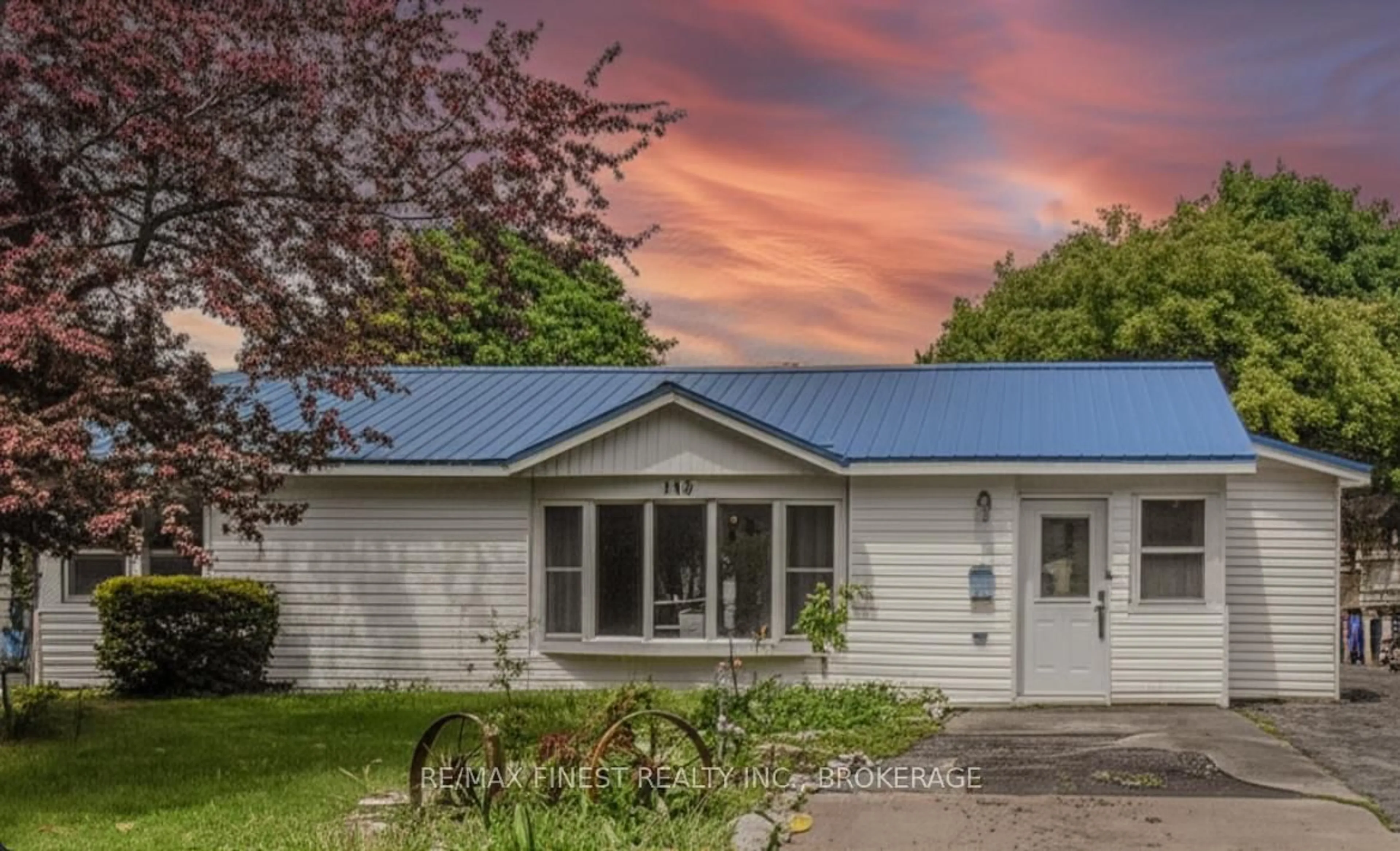 Unknown for 165 Phillips St, Kingston Ontario K7M 2Z9