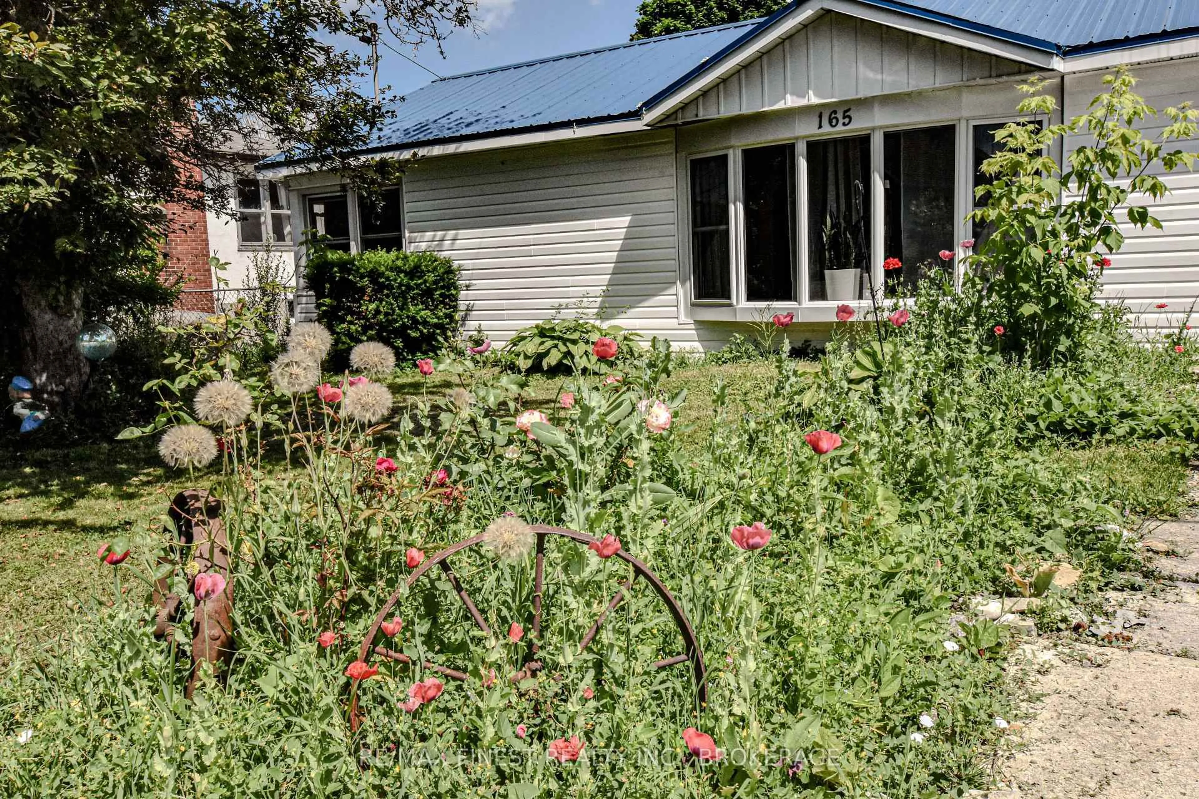 Unknown for 165 Phillips St, Kingston Ontario K7M 2Z9