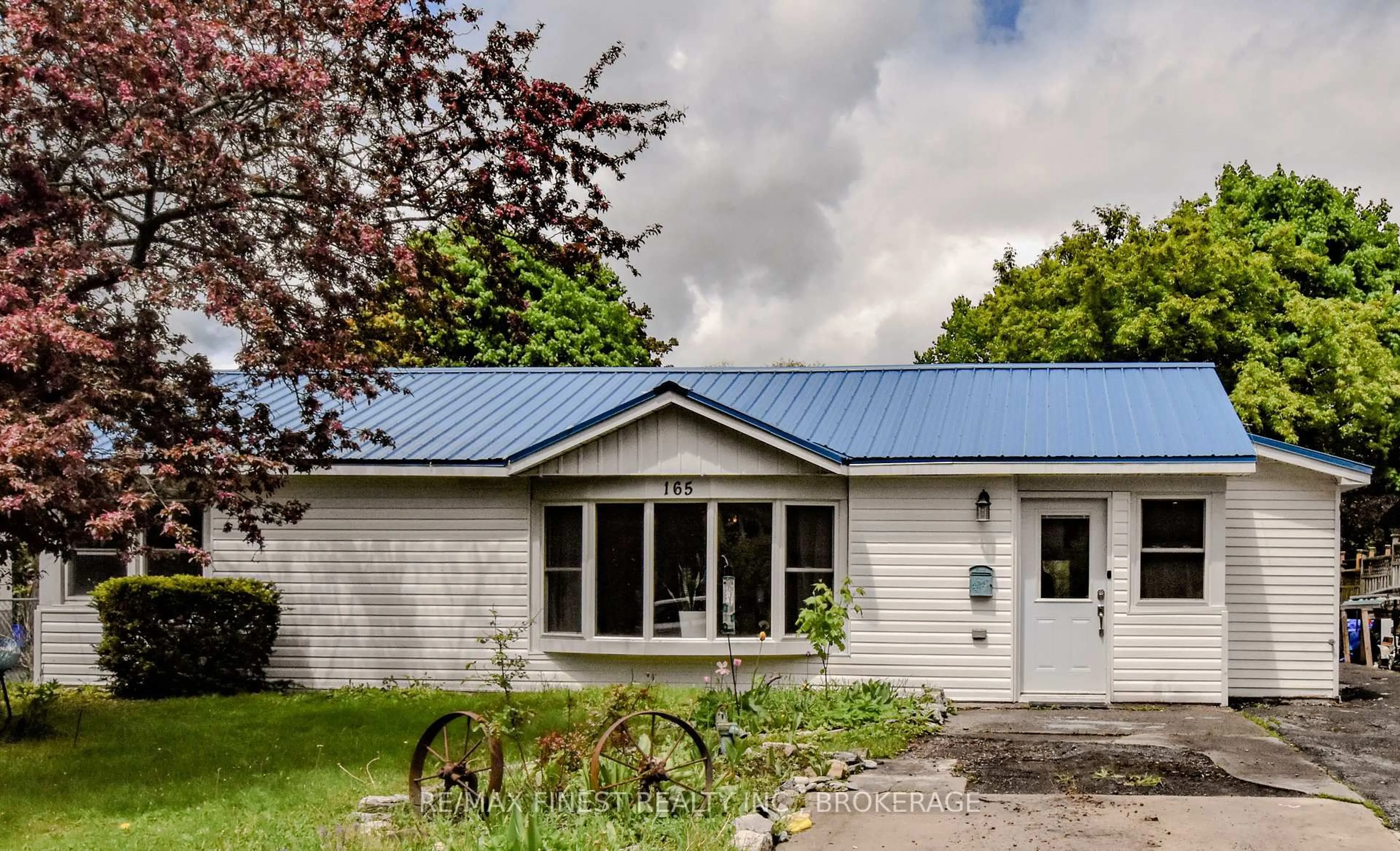 Home with vinyl exterior material, street for 165 Phillips St, Kingston Ontario K7M 2Z9