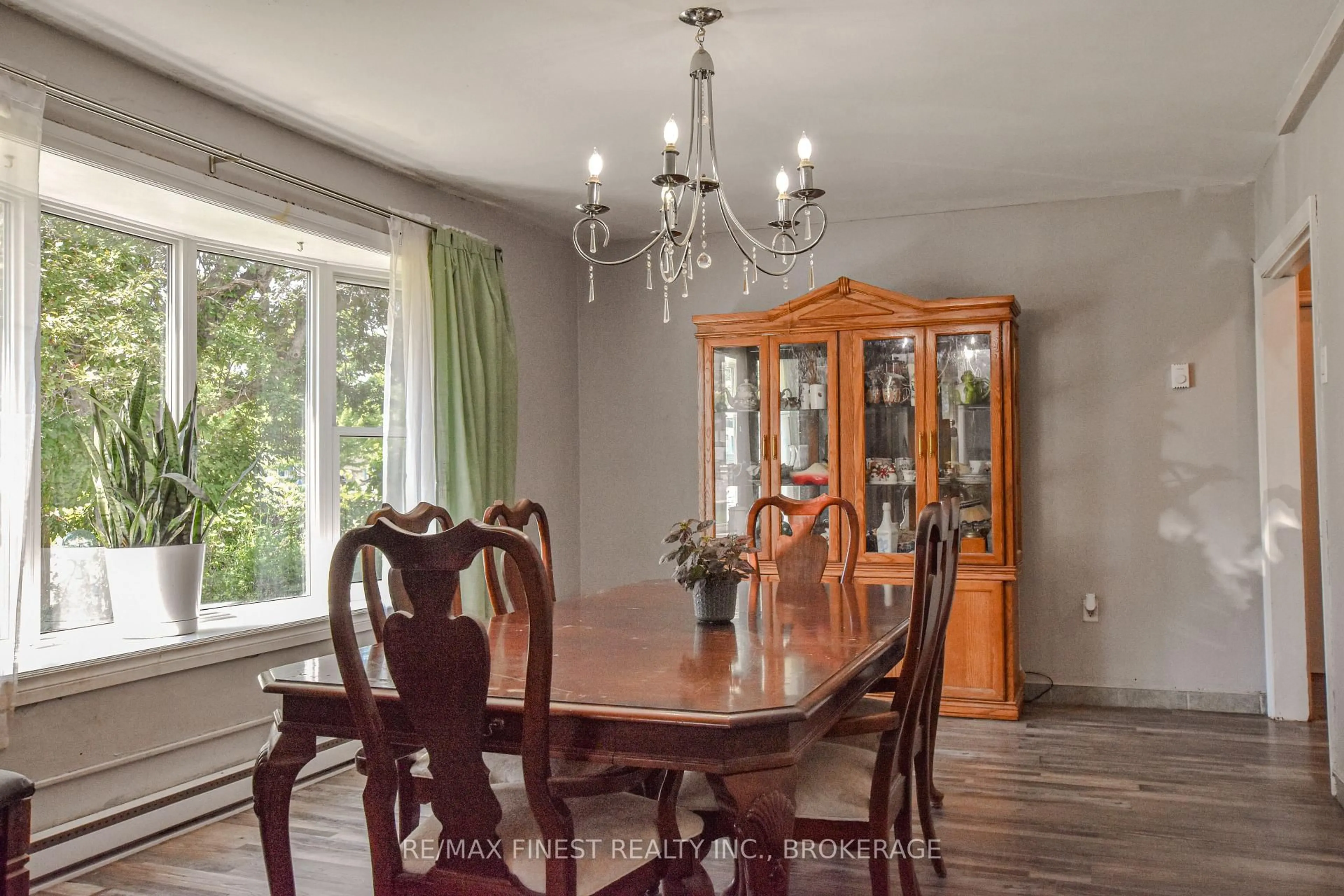 Dining room, wood/laminate floor for 165 Phillips St, Kingston Ontario K7M 2Z9