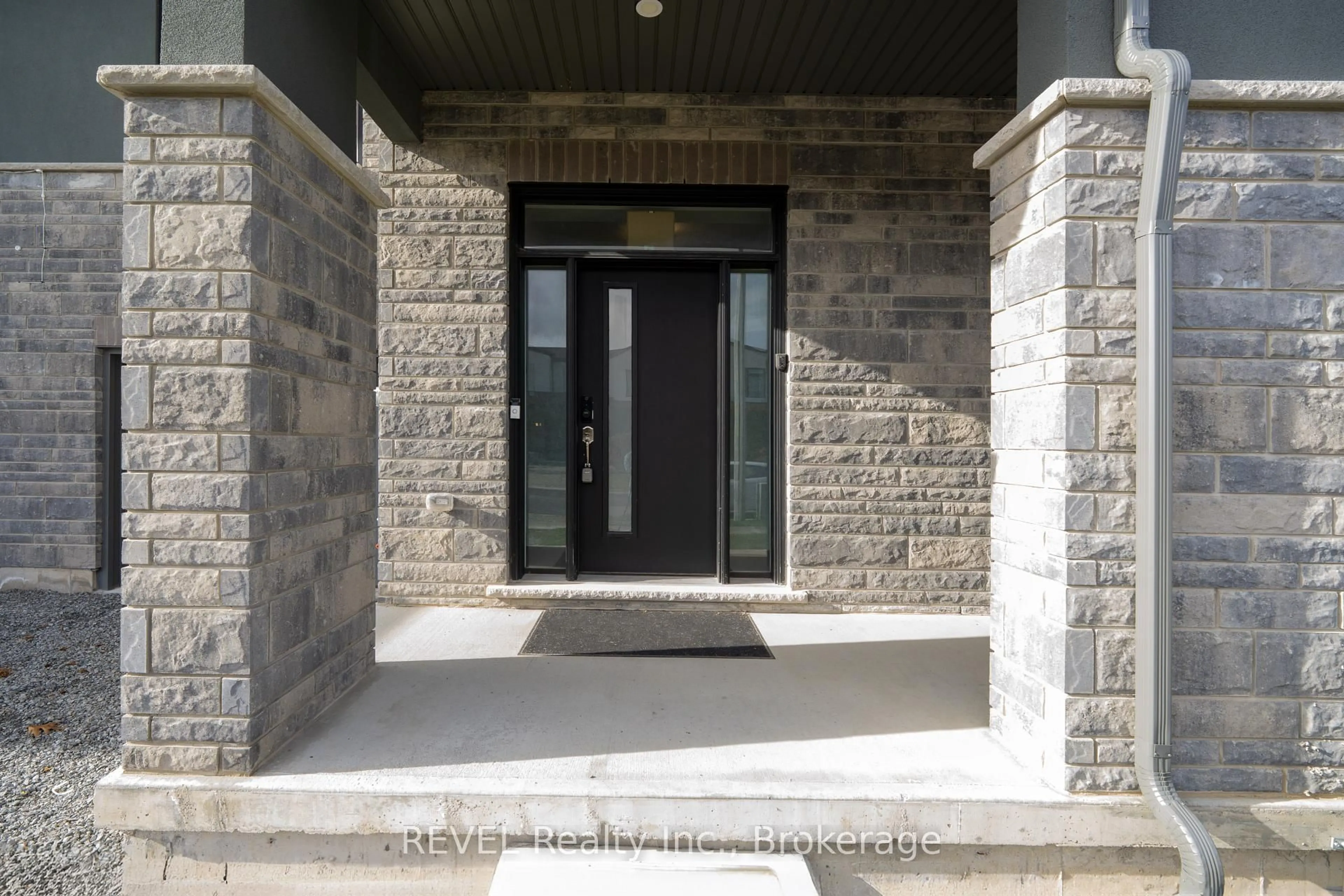 Indoor entryway for 7185 Parsa St, Niagara Falls Ontario L2H 3T1