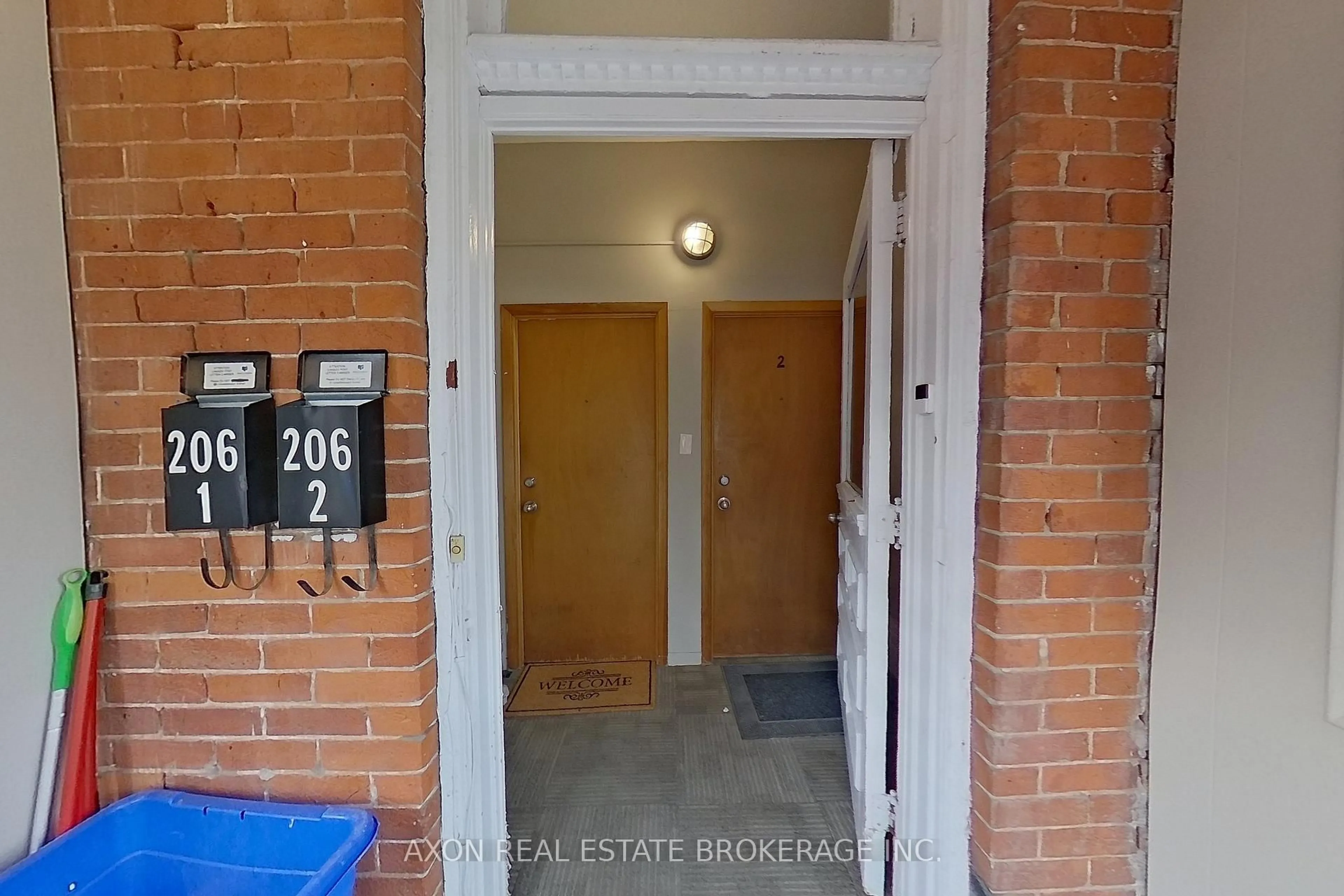 Indoor foyer for 206 Bagot St, Kingston Ontario K7L 3G1