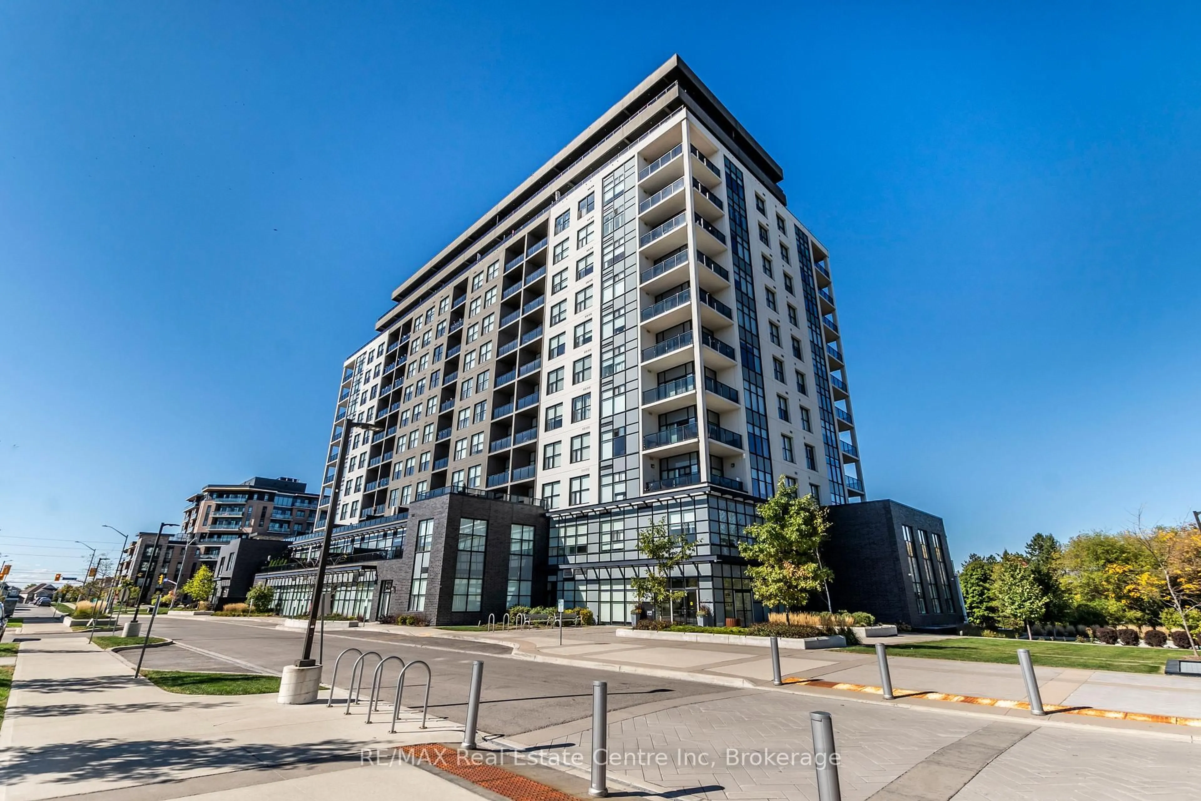 A pic from outside/outdoor area/front of a property/back of a property/a pic from drone, unknown for 1878 Gordon St #1404, Guelph Ontario N1L 0P4