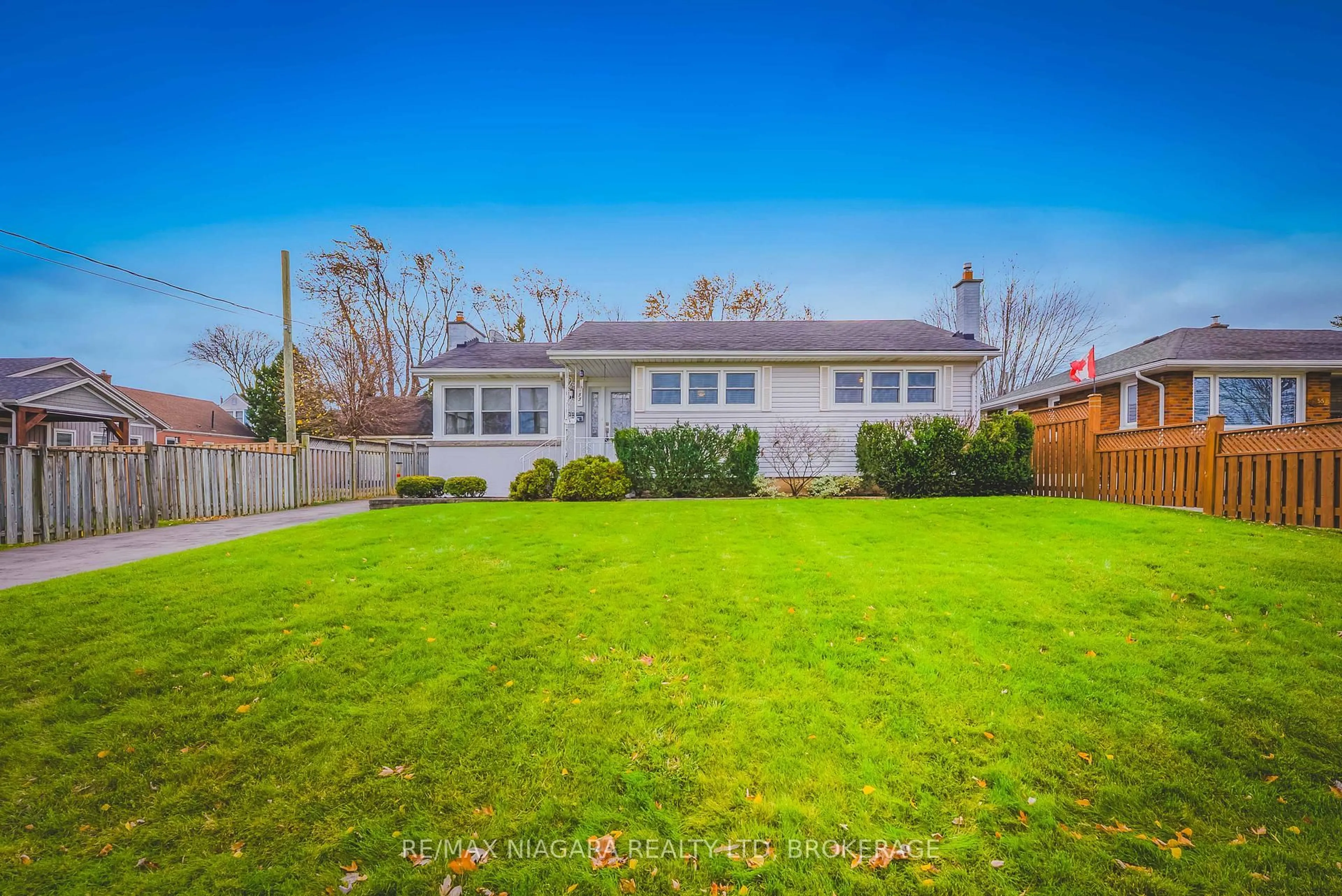 A pic from outside/outdoor area/front of a property/back of a property/a pic from drone, street for 53 Metcalfe St, Thorold Ontario L2V 3A2