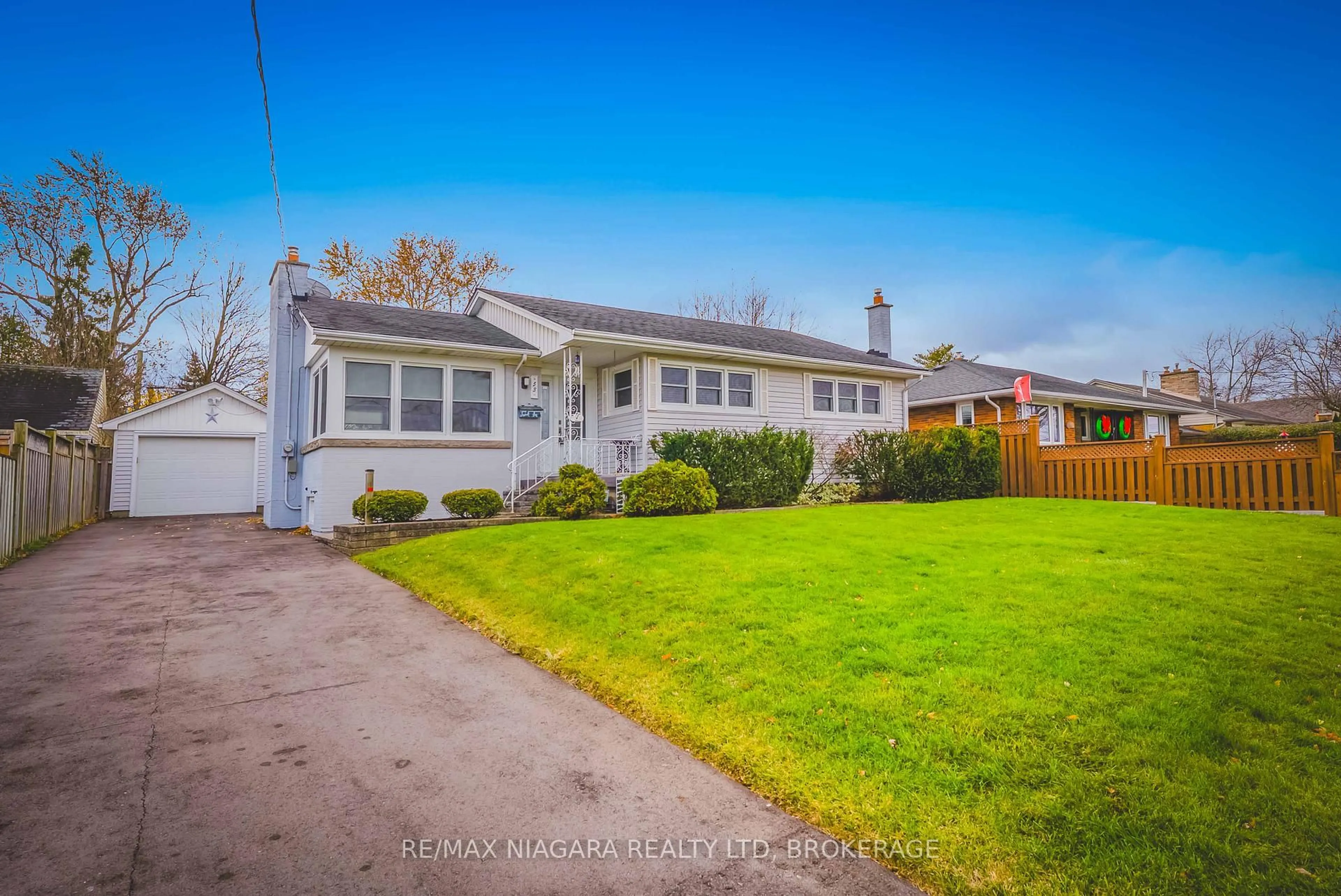 A pic from outside/outdoor area/front of a property/back of a property/a pic from drone, street for 53 Metcalfe St, Thorold Ontario L2V 3A2