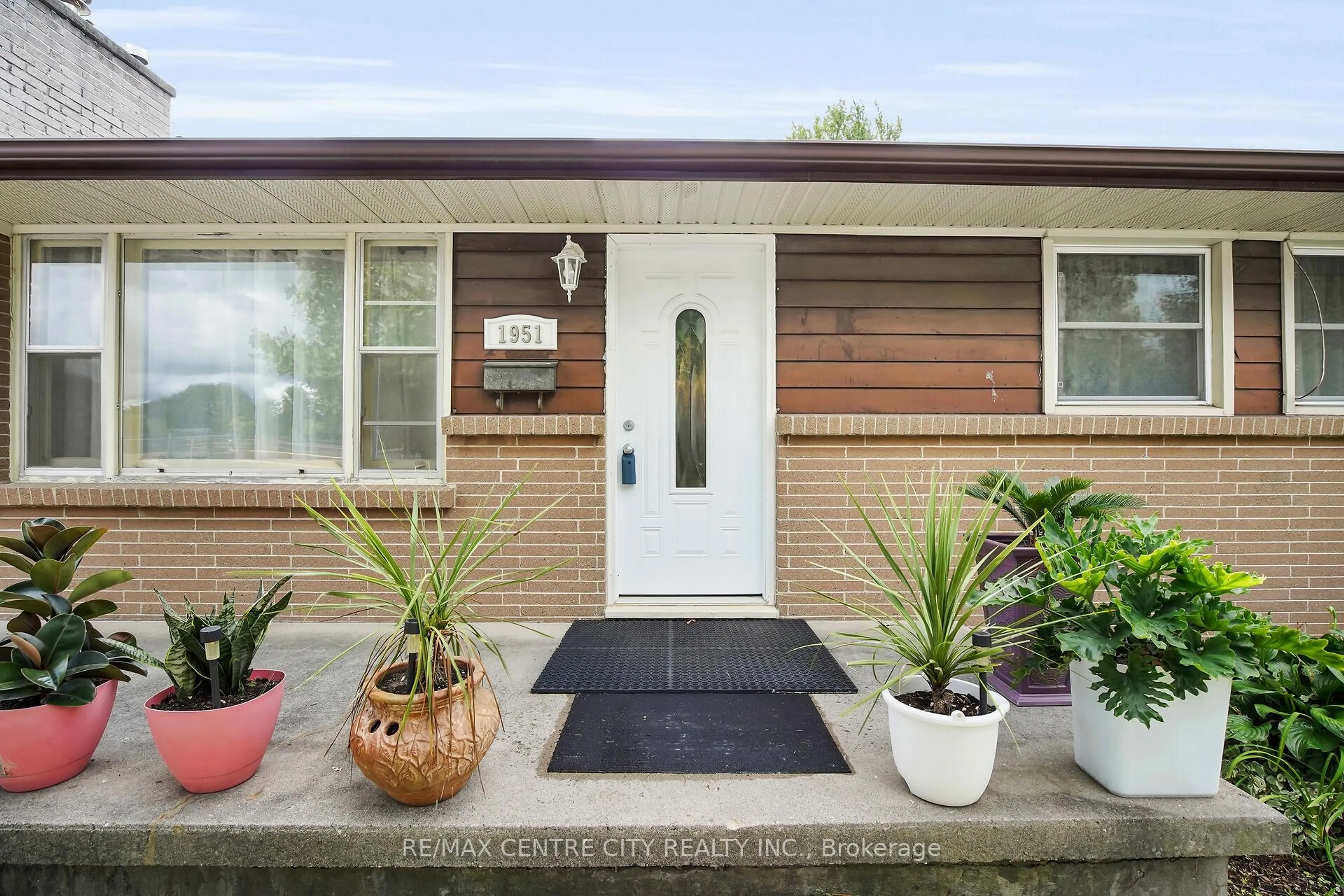 Unknown for 1951 Duluth Cres, London East Ontario N5V 5C9