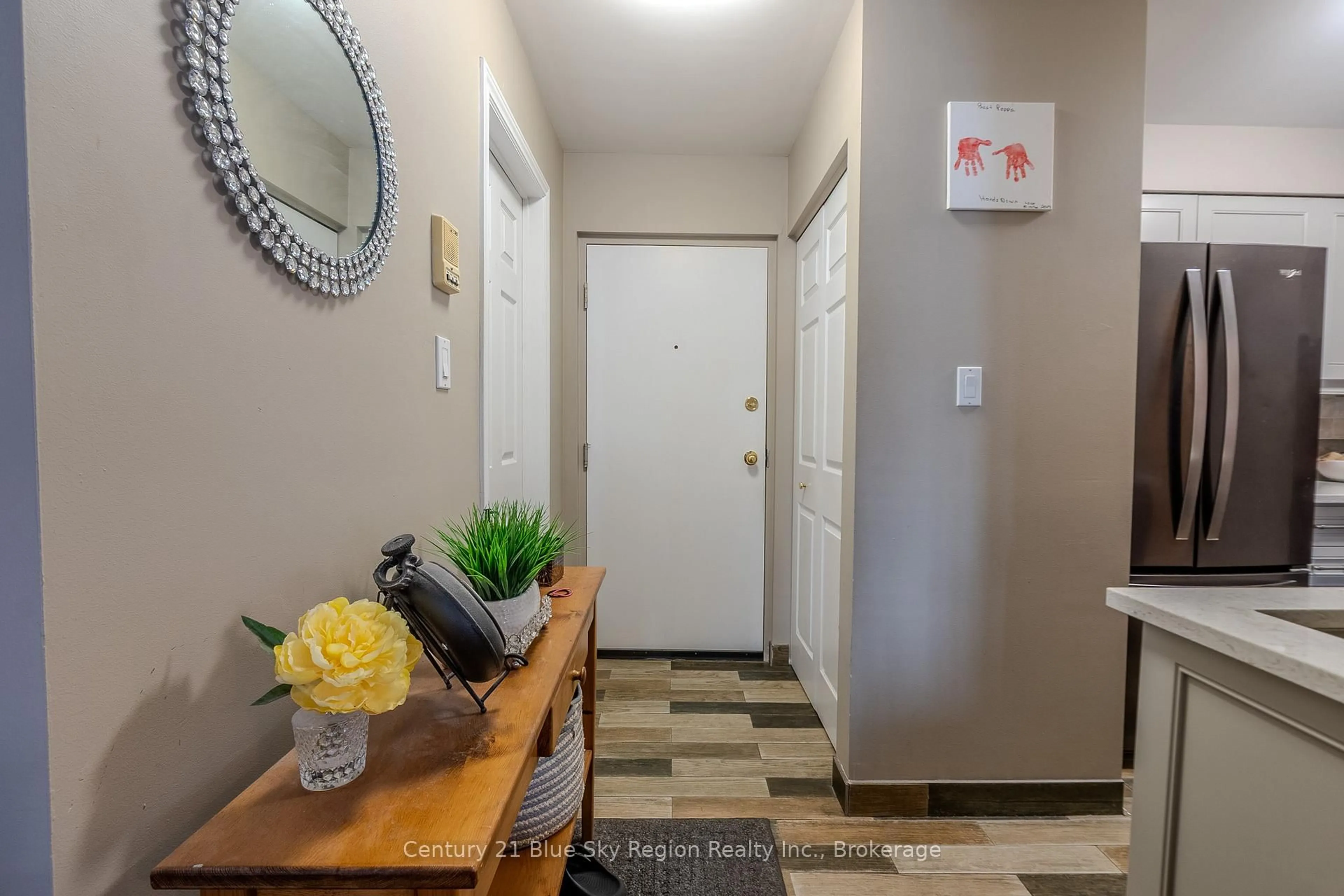 Indoor entryway for 570 Graham Dr #6, North Bay Ontario P1B 9M7