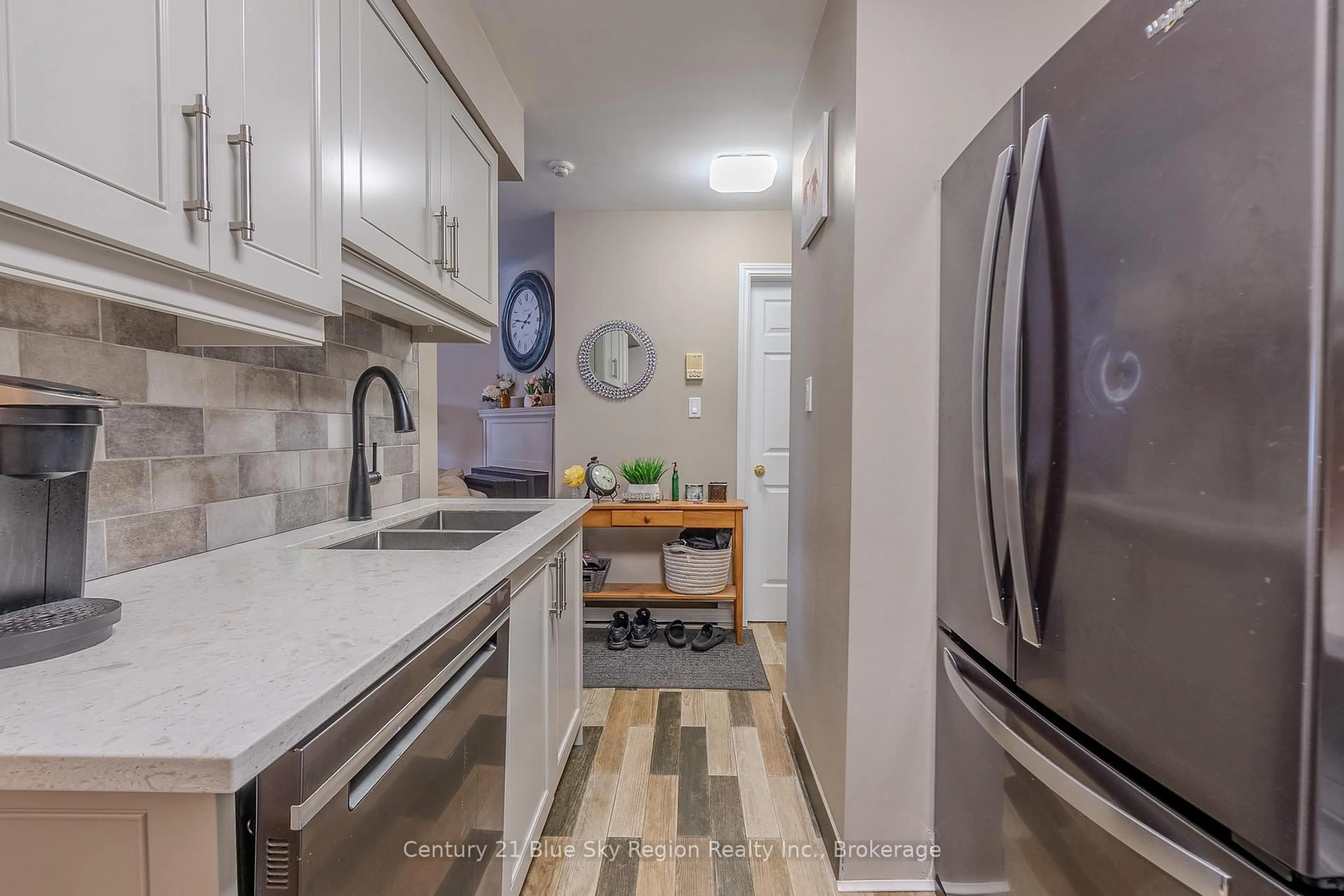 Standard kitchen, ceramic/tile floor for 570 Graham Dr #6, North Bay Ontario P1B 9M7