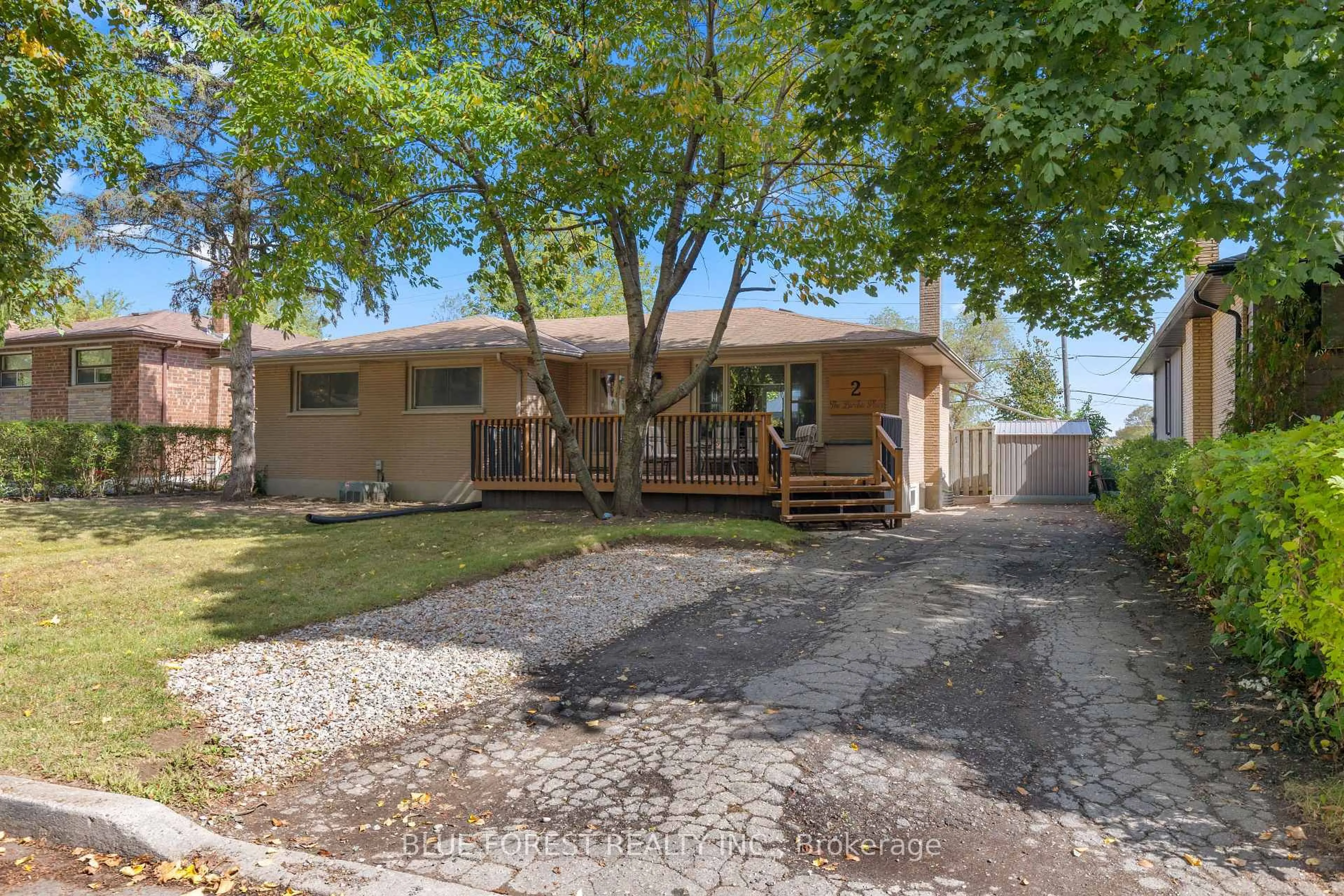 Patio, street for 2 The Birches Pl, London South Ontario N5Z 4G2