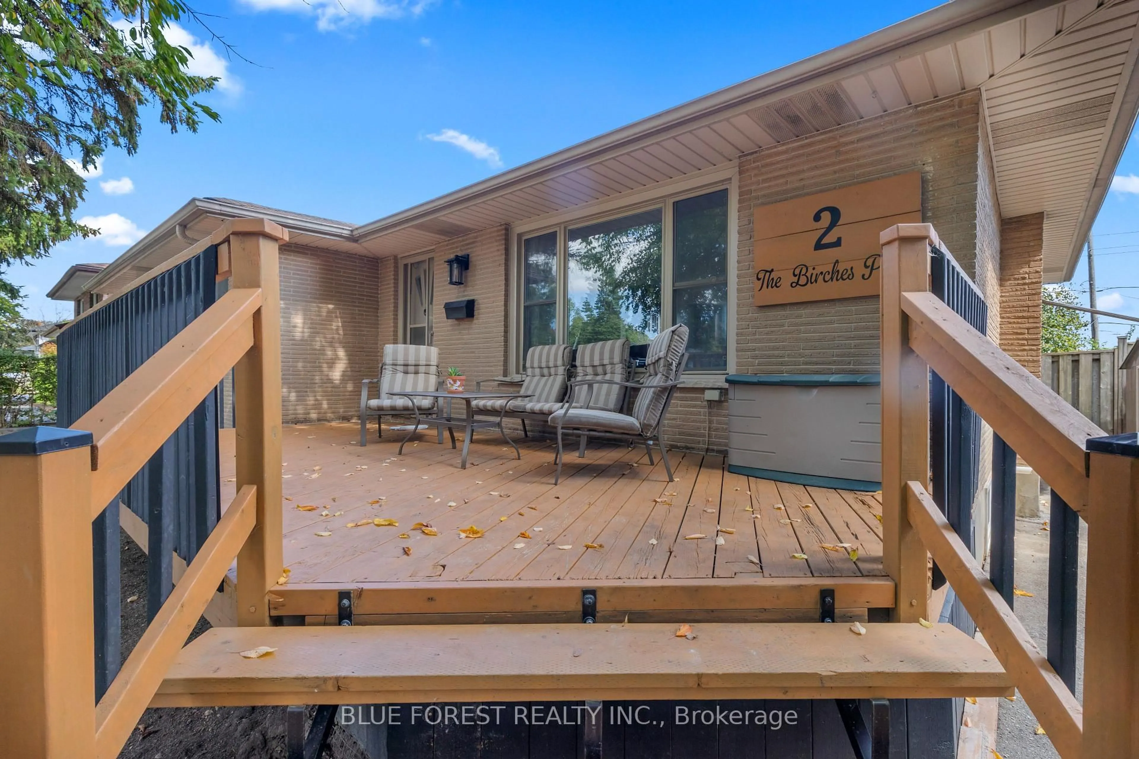 Patio, water/lake/river/ocean view for 2 The Birches Pl, London South Ontario N5Z 4G2