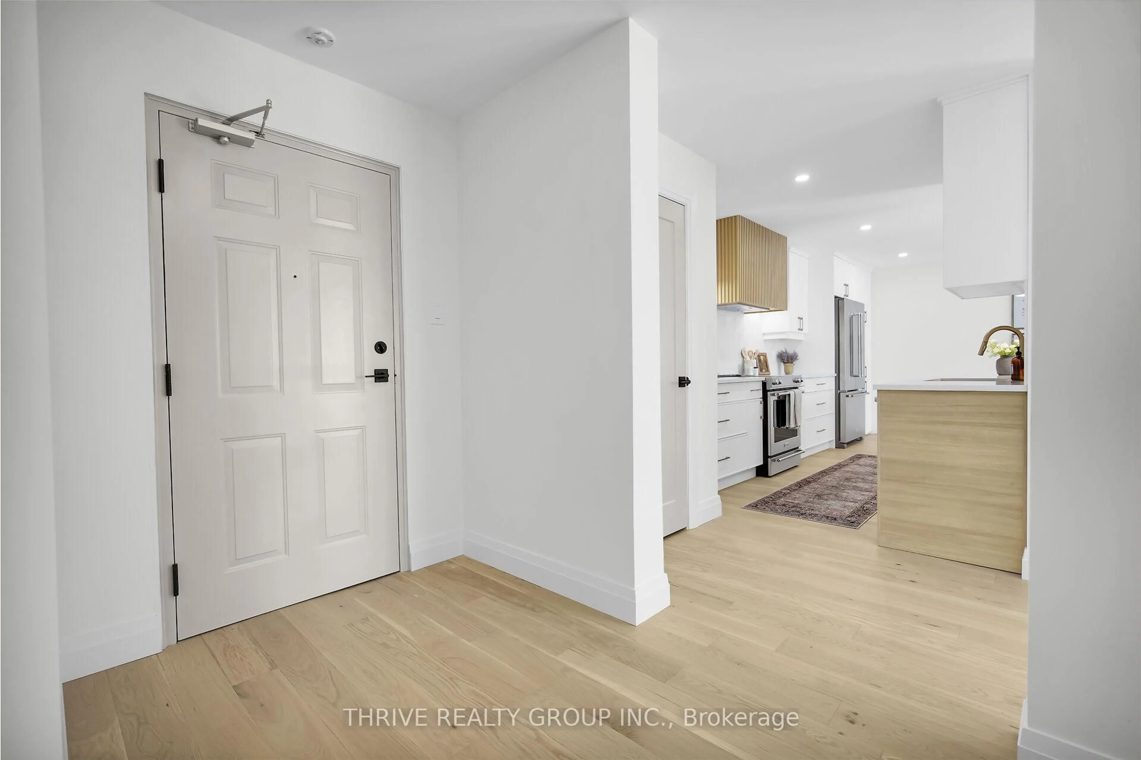 Indoor entryway for 1180 Commissioners Rd #105, London South Ontario N6K 4J2