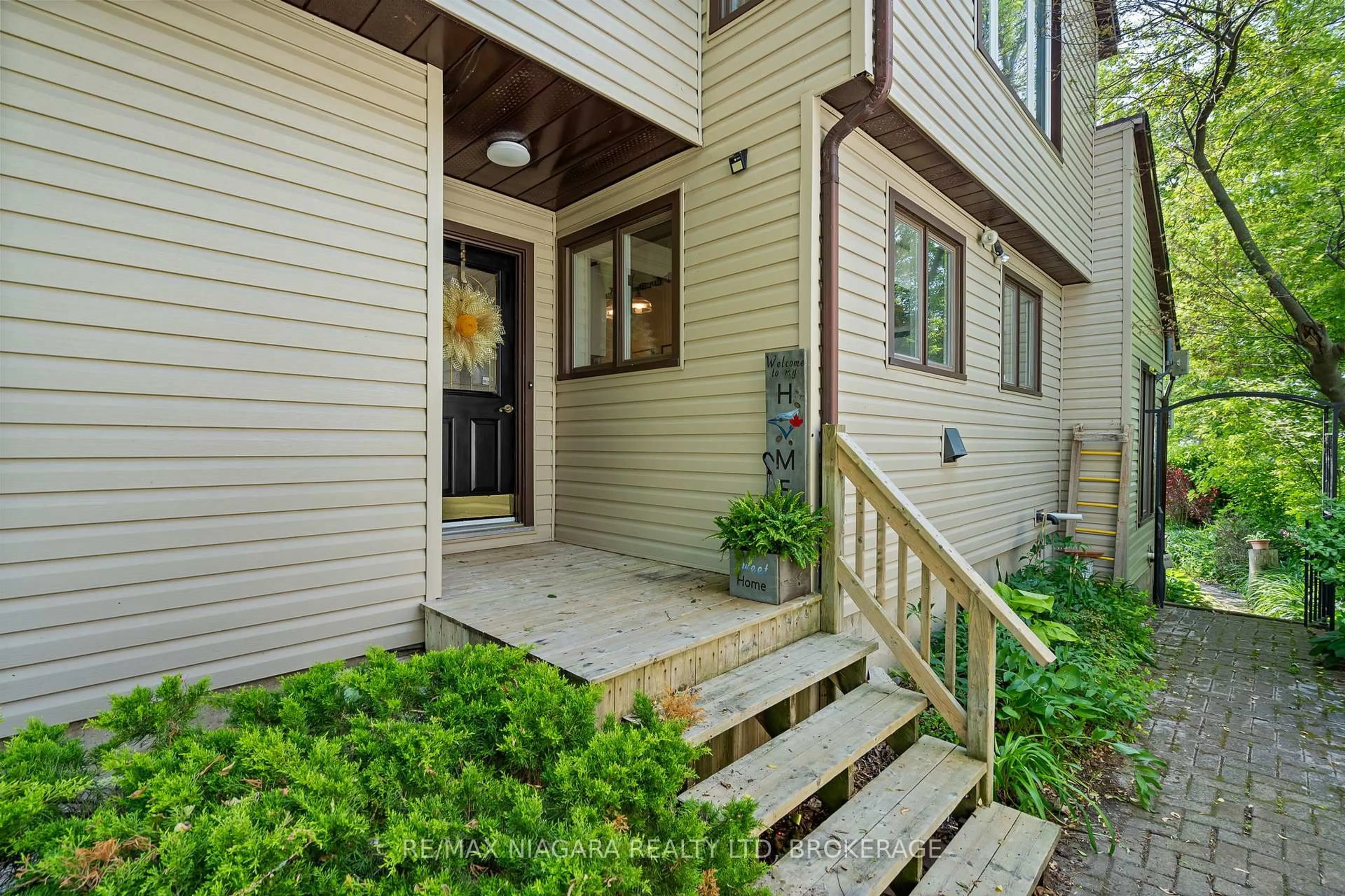 Unknown for 2944 North Shore Dr, Haldimand Ontario N0A 1K0