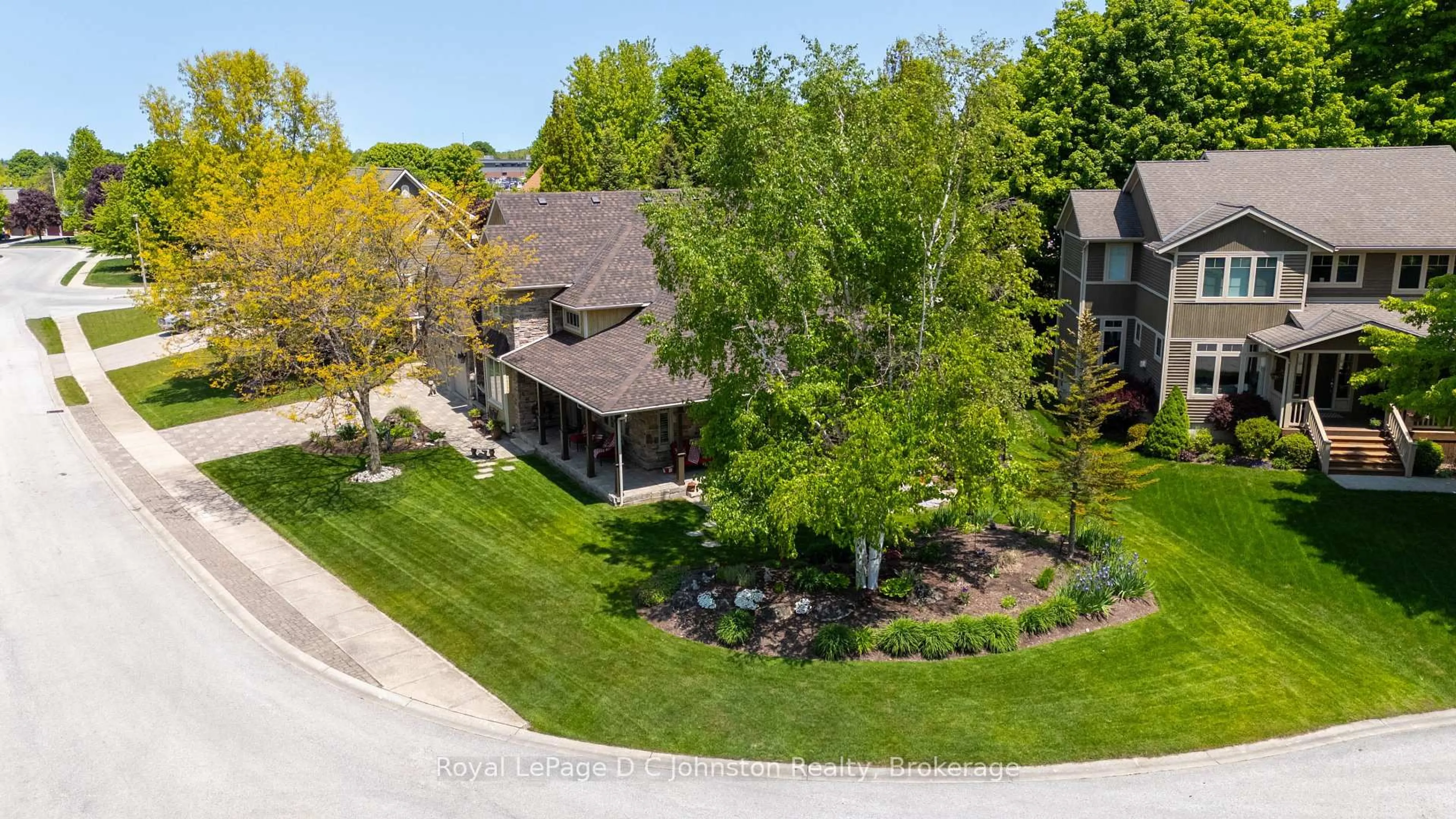 A pic from outside/outdoor area/front of a property/back of a property/a pic from drone, street for 830 Mill Ridge Crt, Saugeen Shores Ontario N0H 2C4