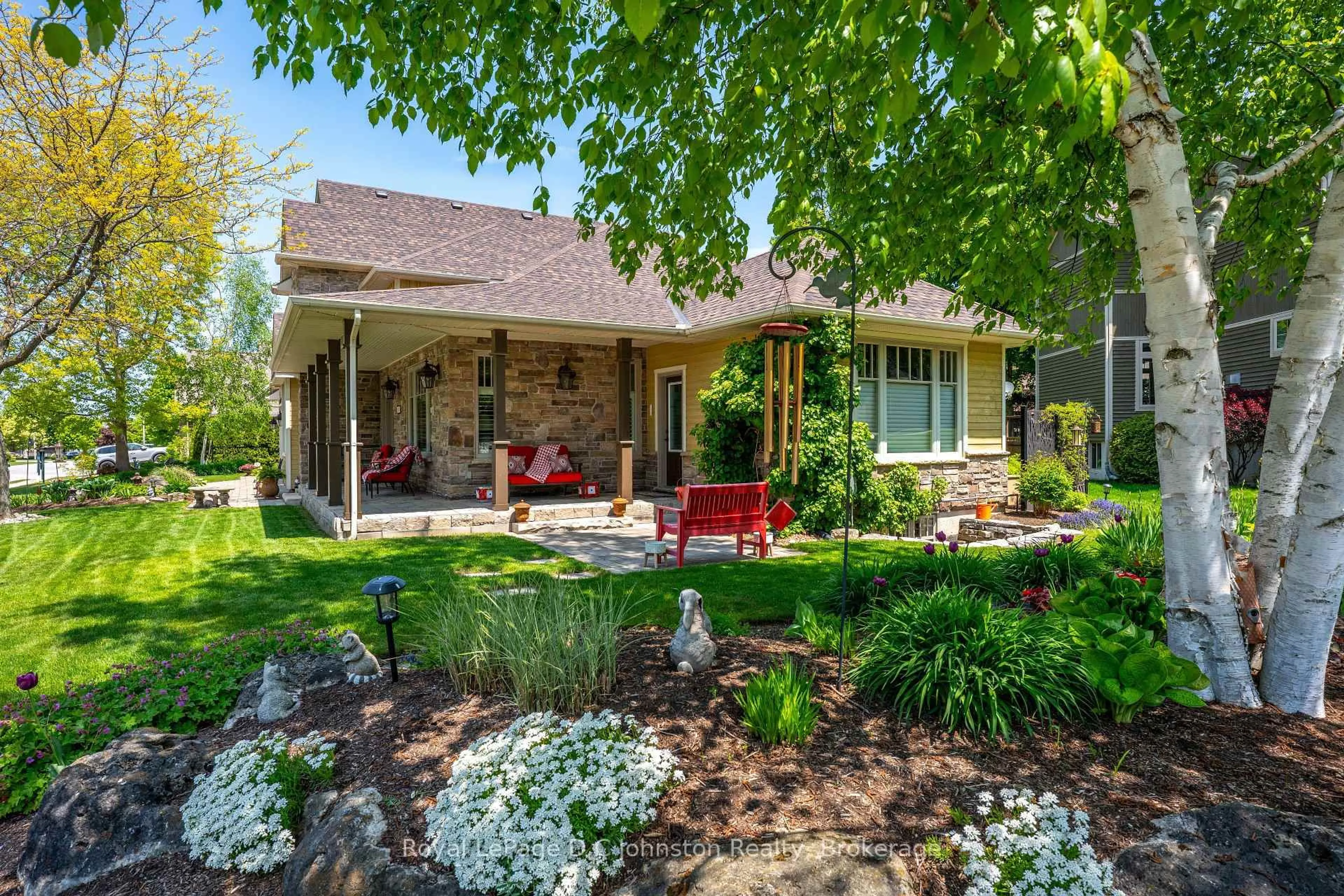 Patio, street for 830 Mill Ridge Crt, Saugeen Shores Ontario N0H 2C4