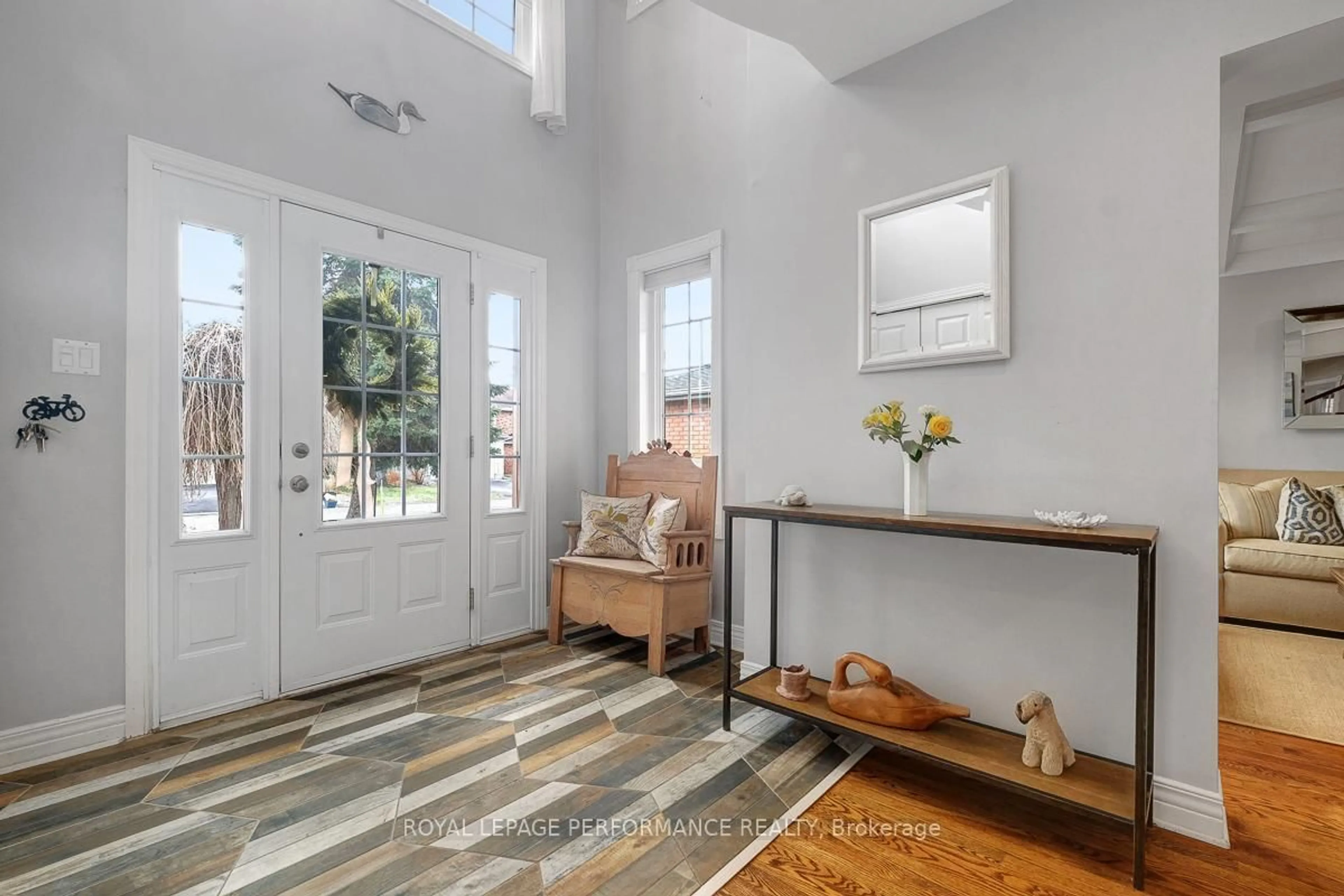 Indoor entryway for 6164 Ravine Way, Ottawa Ontario K1C 7E9