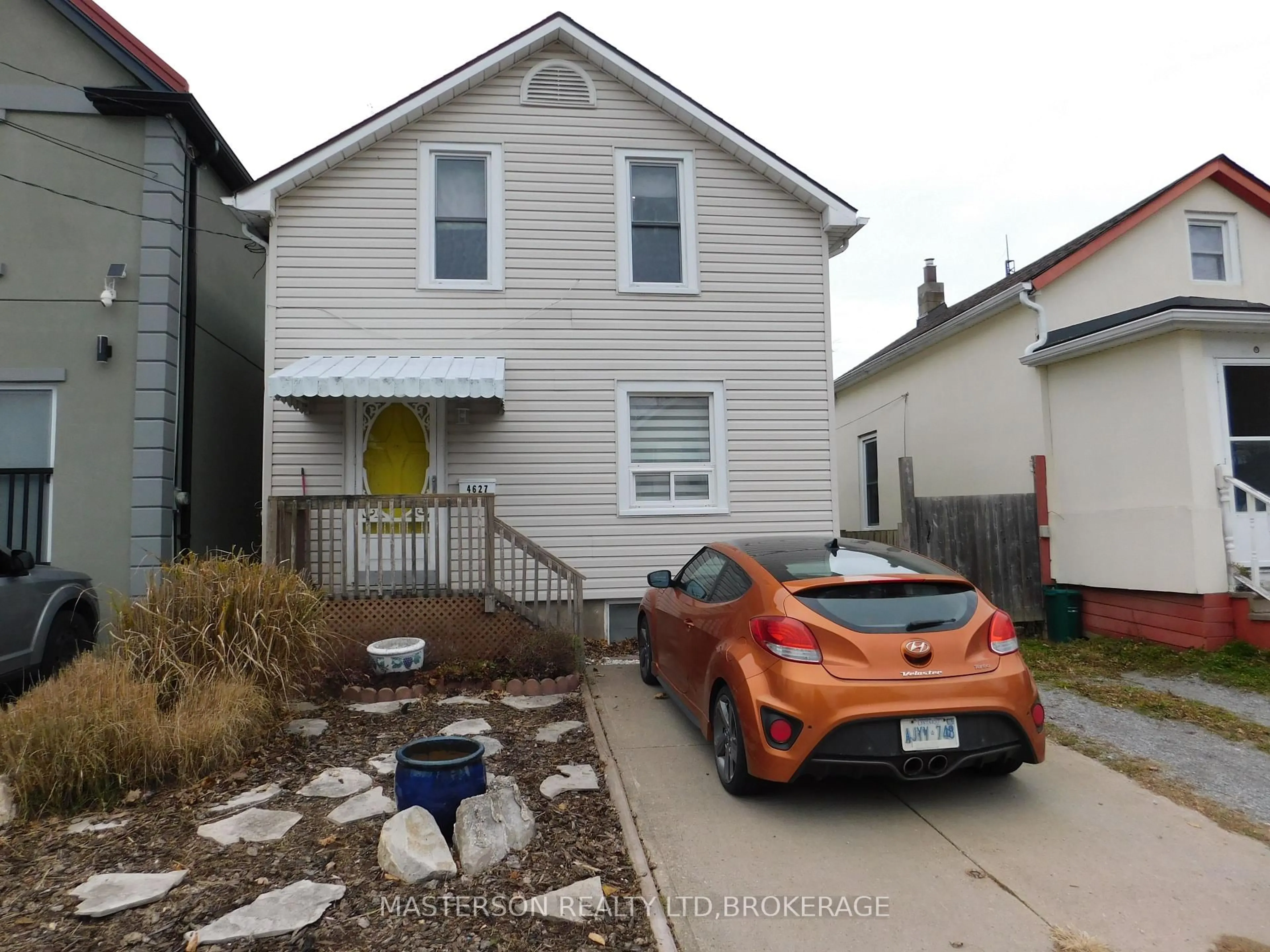 A pic from outside/outdoor area/front of a property/back of a property/a pic from drone, street for 4627 Jepson St, Niagara Falls Ontario L2E 1J5