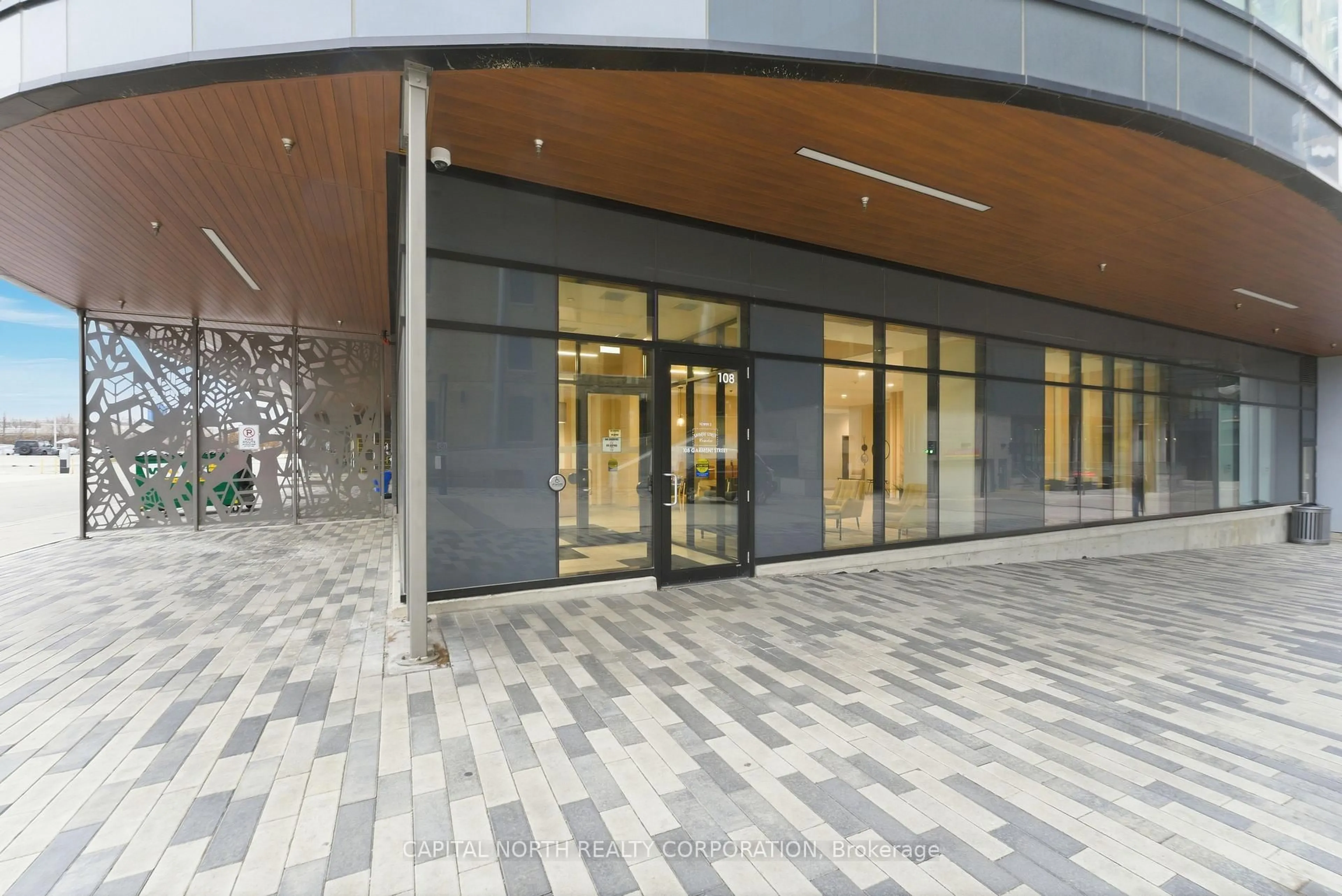 Indoor foyer for 108 Garment St #812, Kitchener Ontario N2G 0E2