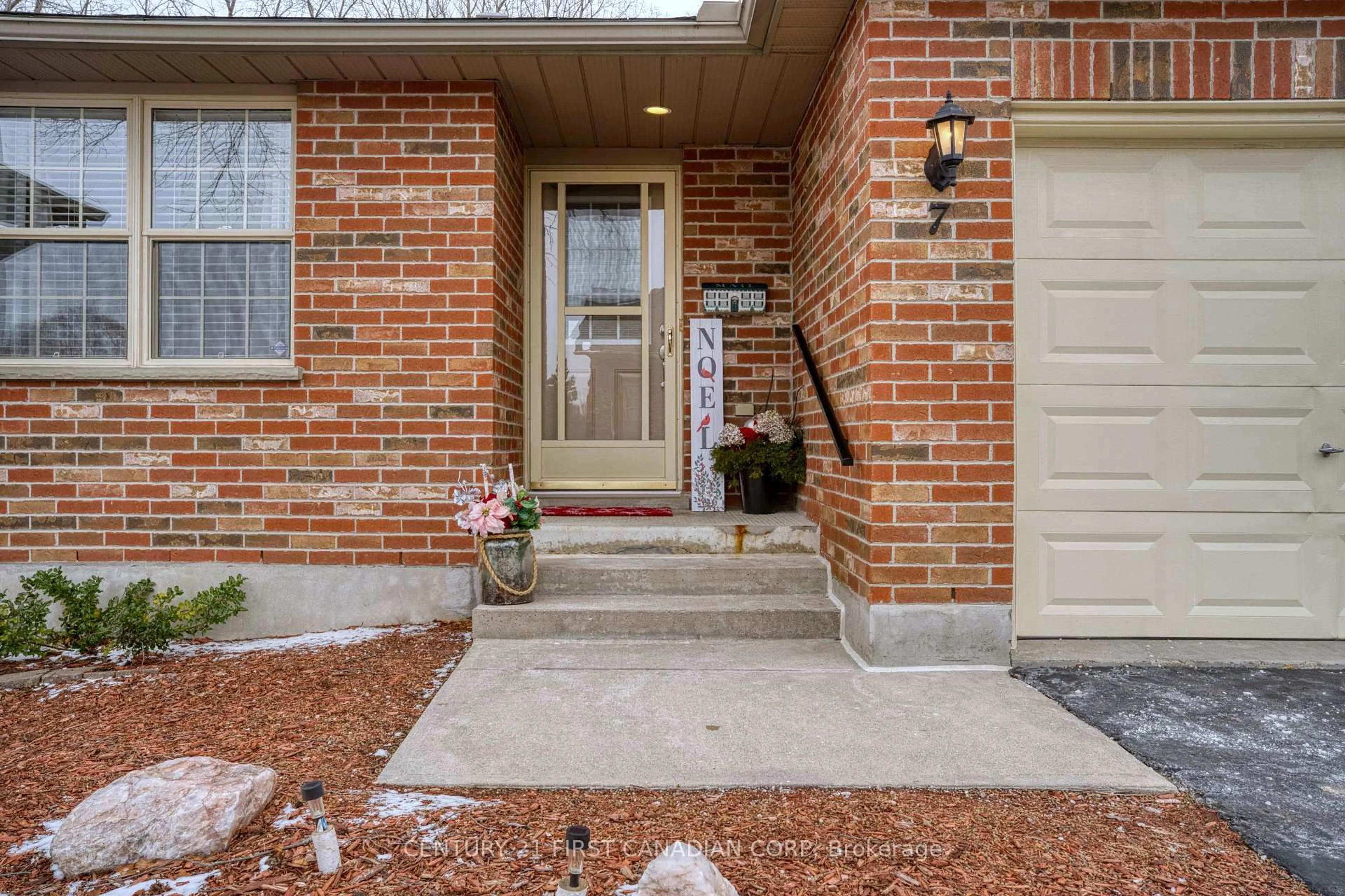 Unknown for 80 Centre St #7, London South Ontario N6J 1T5