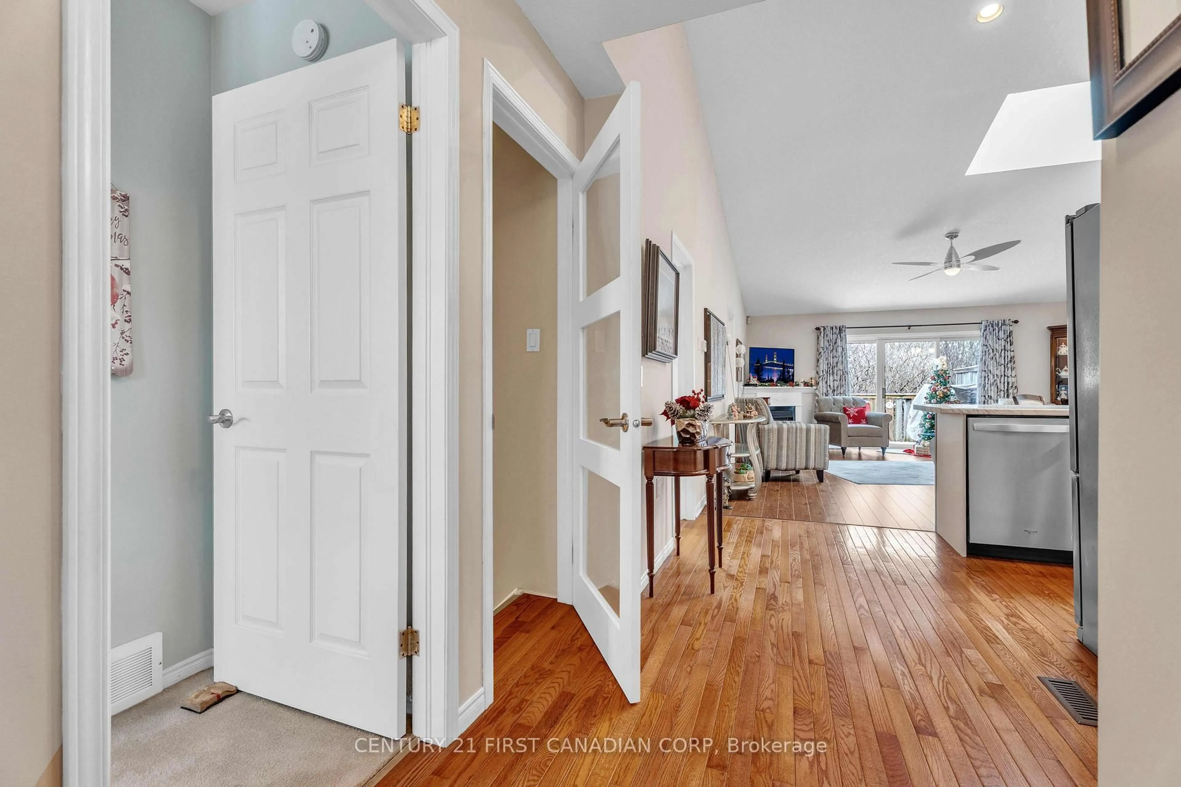 Indoor entryway for 80 Centre St #7, London South Ontario N6J 1T5