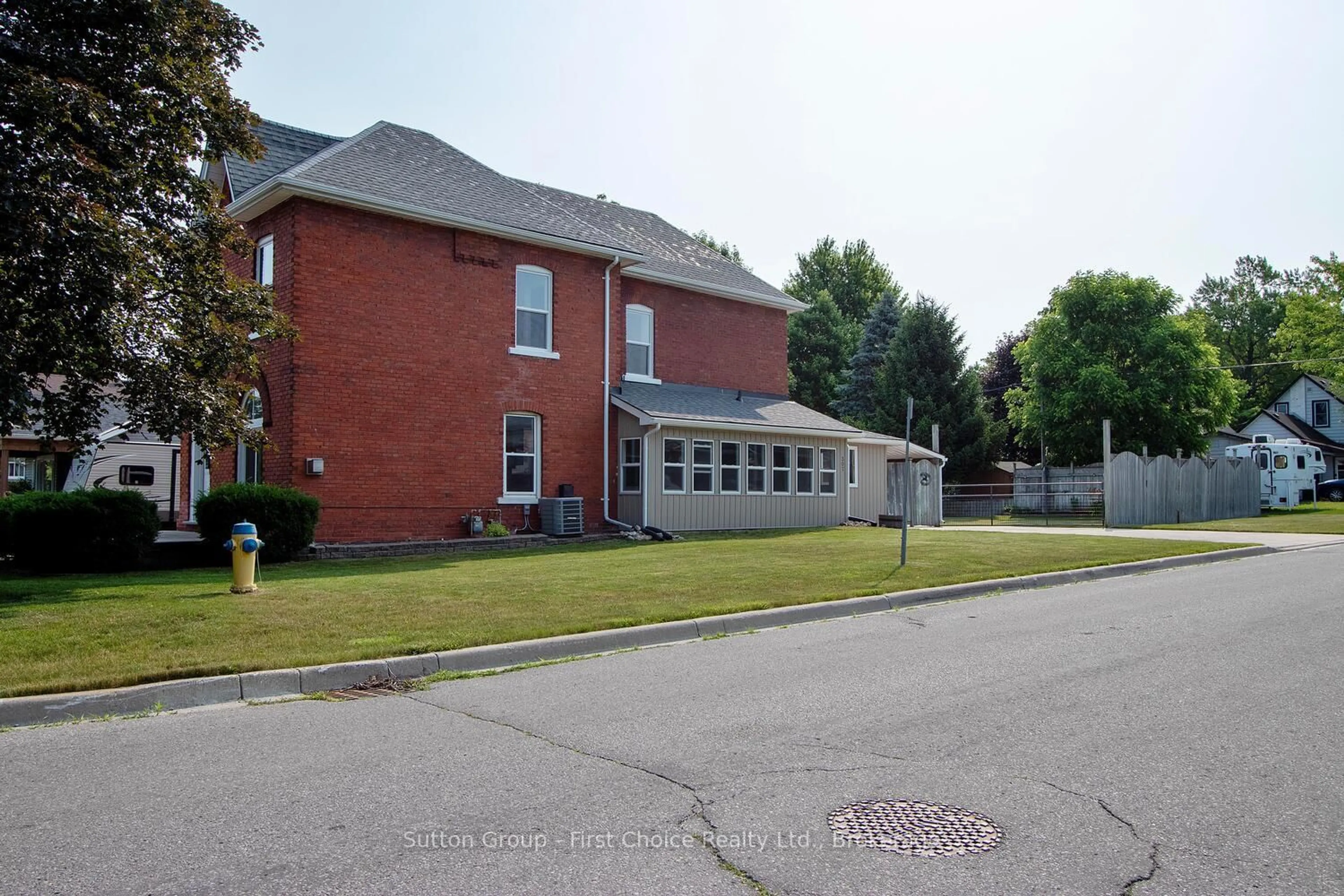 Unknown for 307 Nelson St, Stratford Ontario N5A 2K5