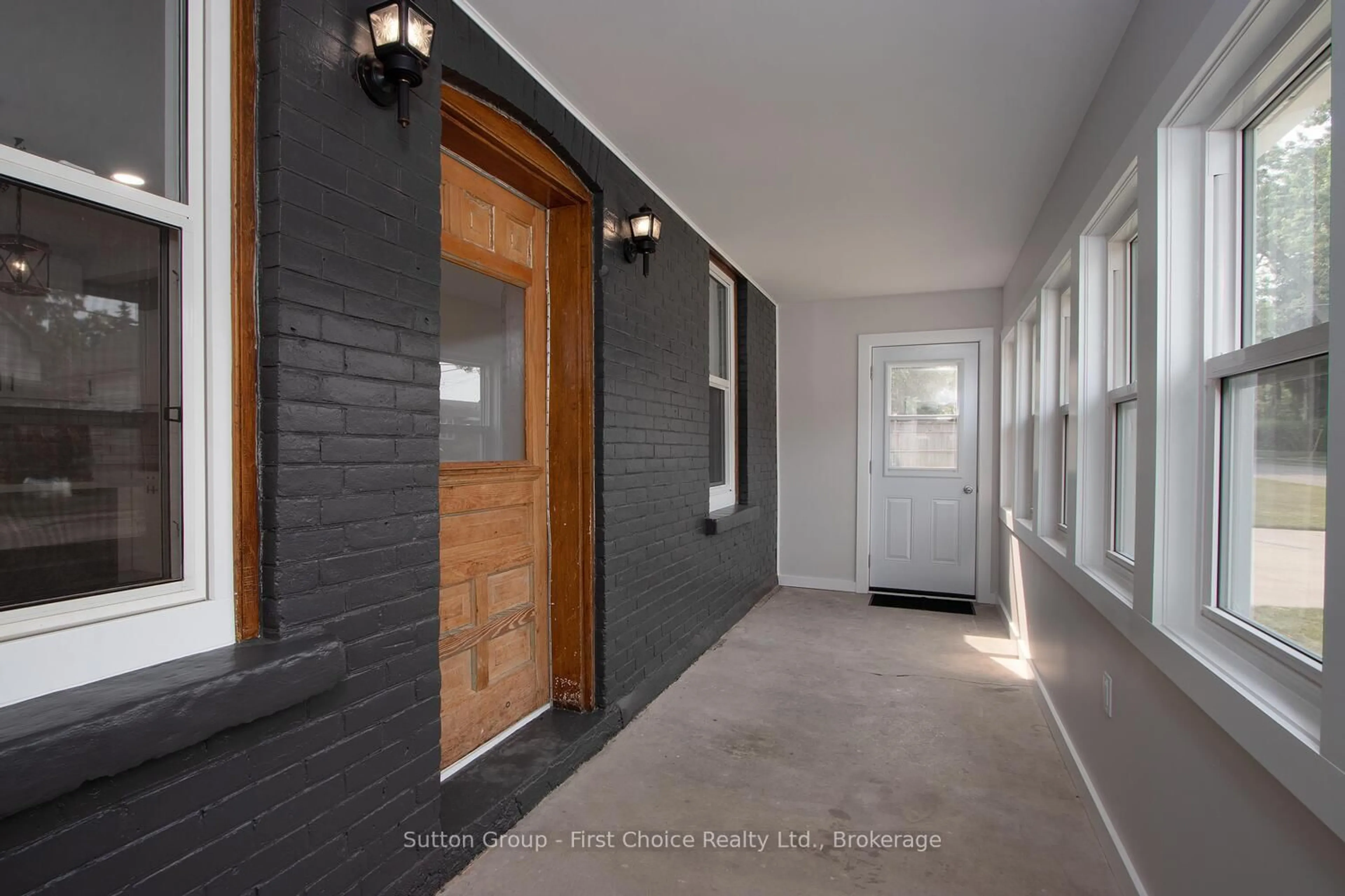 Indoor entryway for 307 Nelson St, Stratford Ontario N5A 2K5