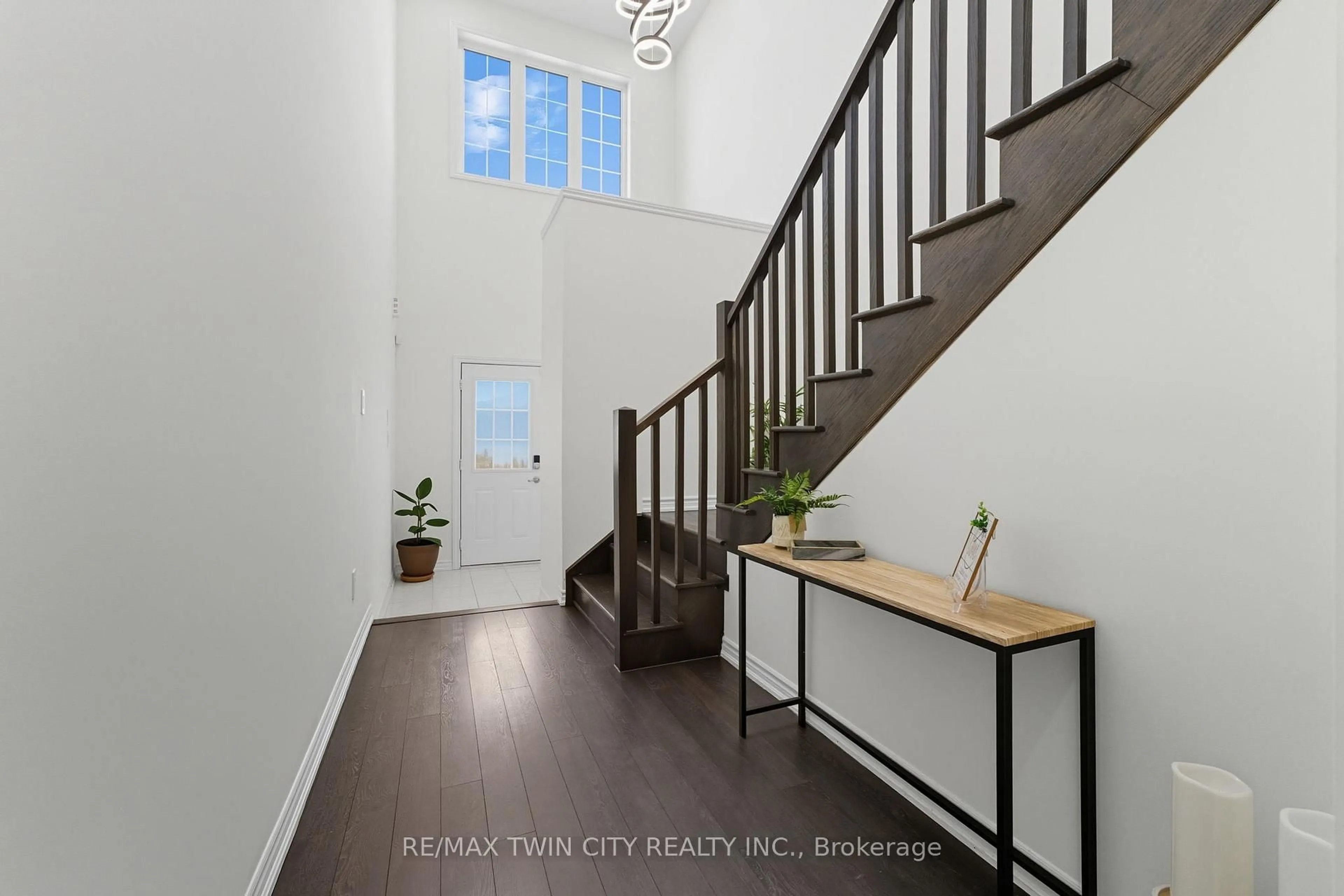 Indoor entryway for 23 Whitton Dr, Brant Ontario N3L 0L1