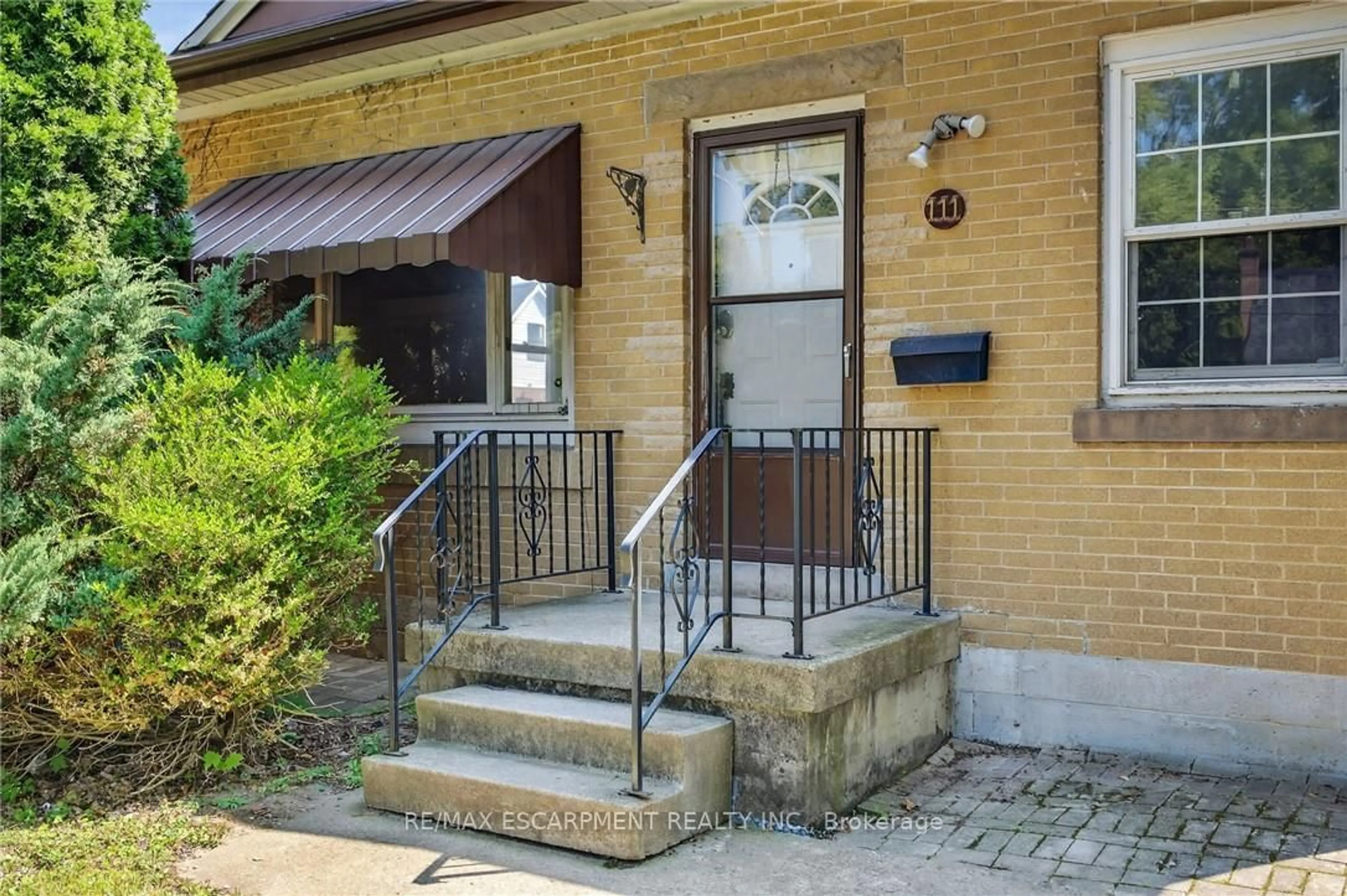 Unknown for 111 Leland St, Hamilton Ontario L8S 3A3