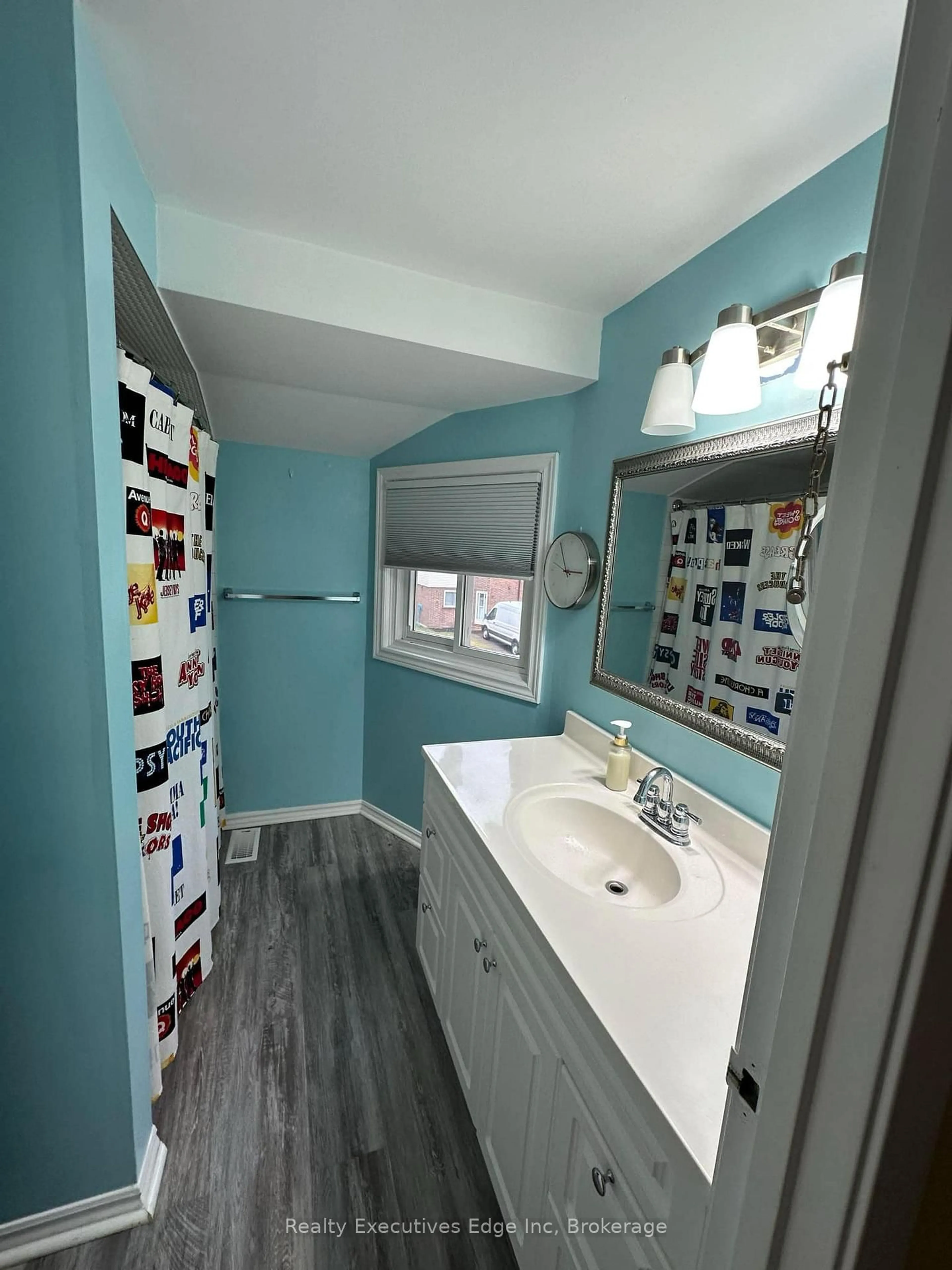 A pic of a room for 5982 Dunn St #4, Niagara Falls Ontario L2G 7J9