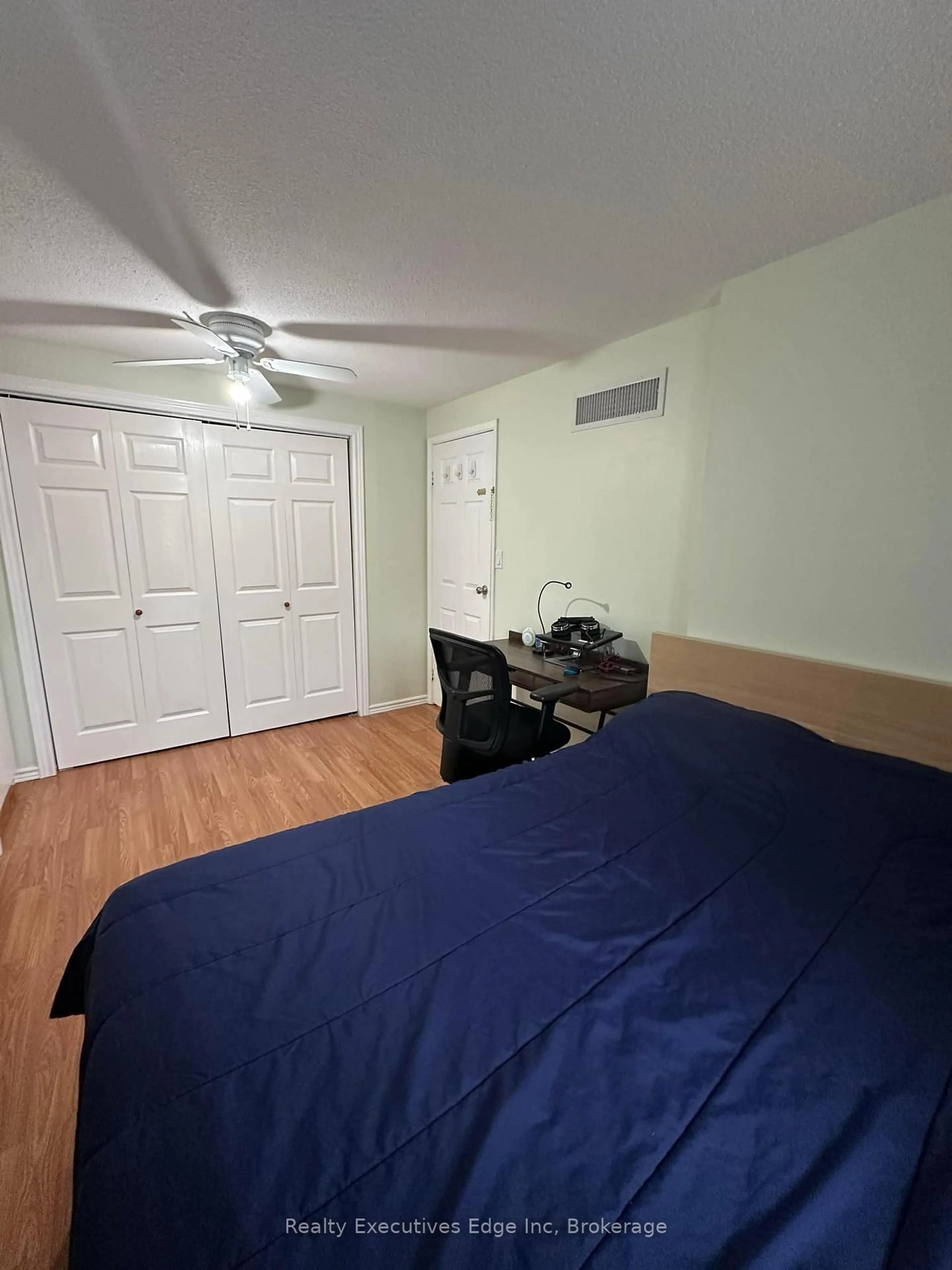 A pic of a room for 5982 Dunn St #4, Niagara Falls Ontario L2G 7J9