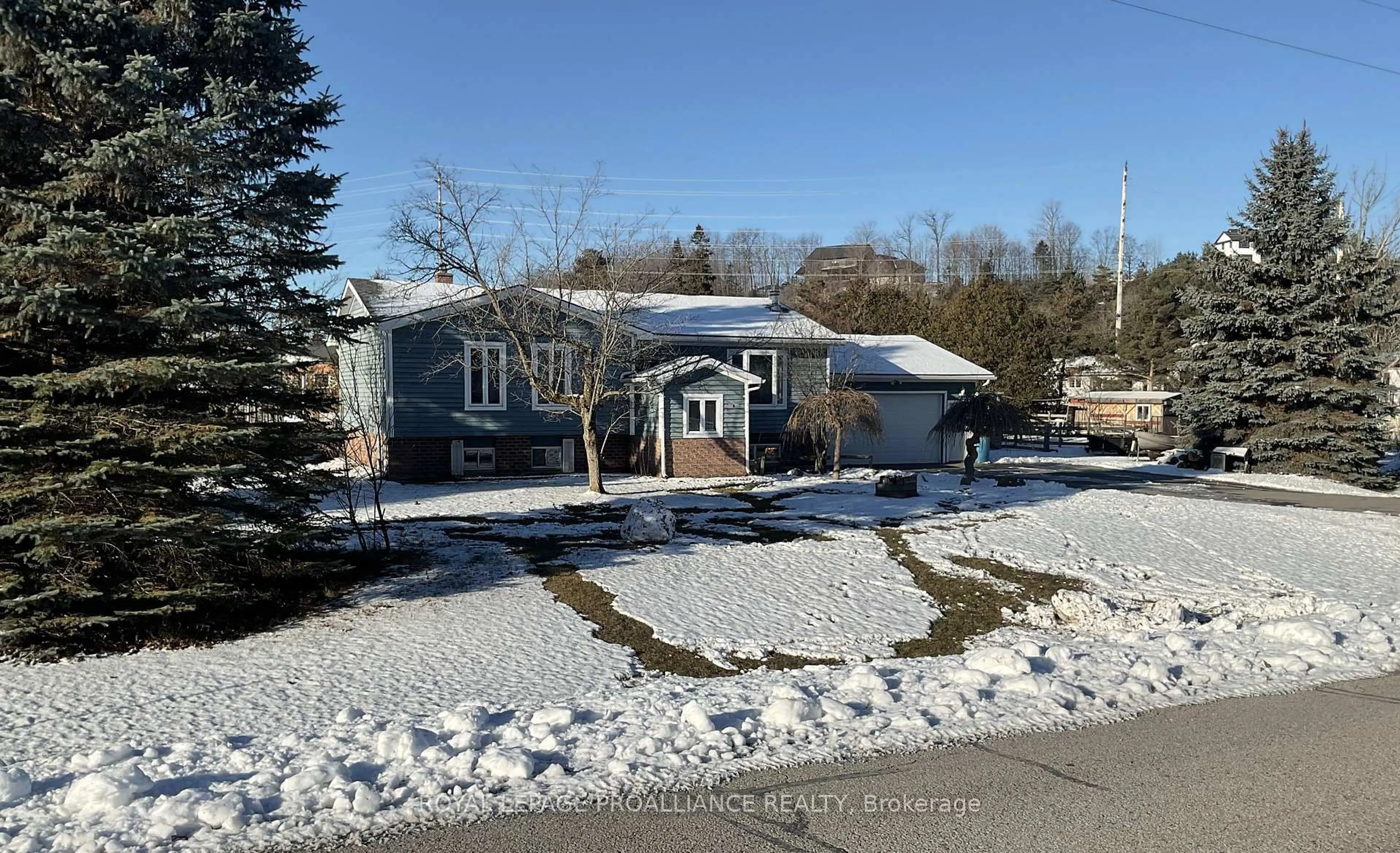 A pic from outside/outdoor area/front of a property/back of a property/a pic from drone, street for 8 Oriole Cres, Hamilton Township Ontario K0K 1C0