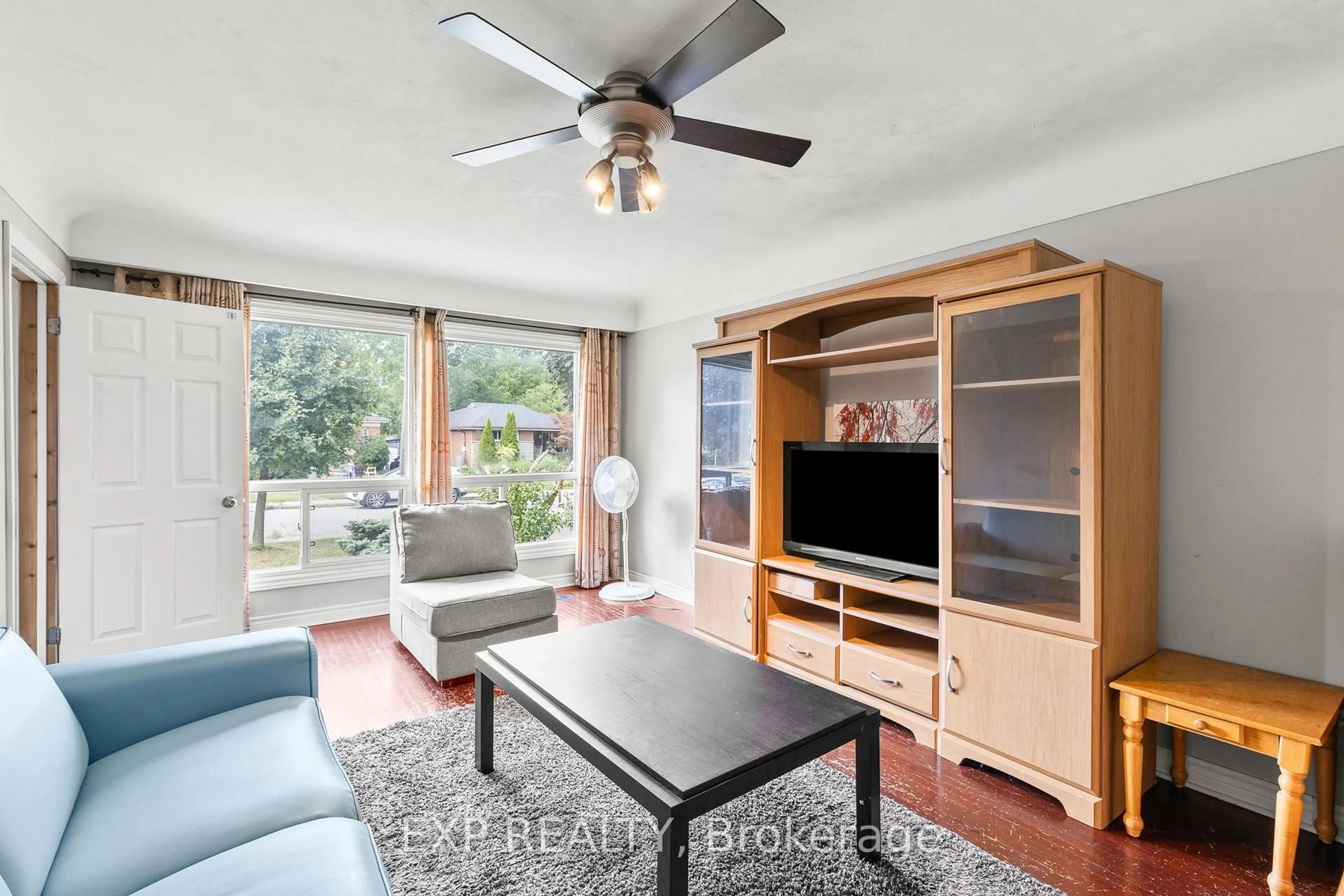 Living room with furniture, unknown for 61 Radford St, Hamilton Ontario L8S 3E5