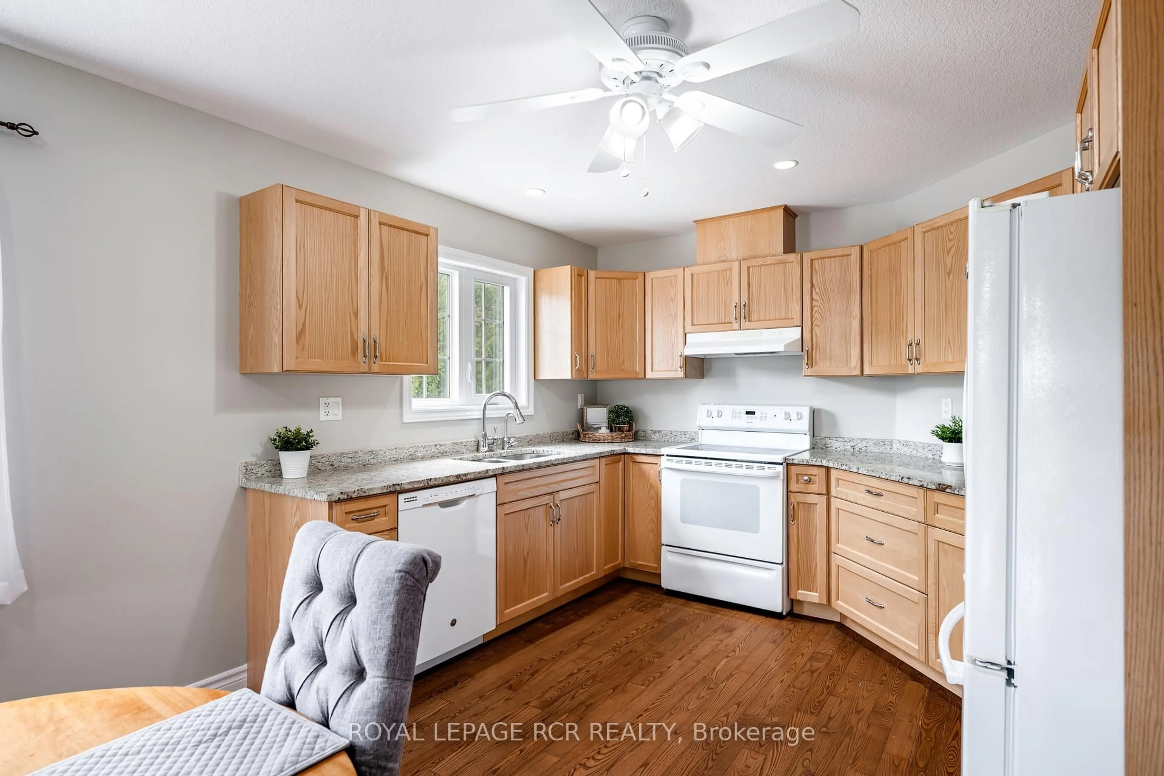 Standard kitchen, unknown for 401 Birmingham St #C6, Wellington North Ontario N0G 2L2