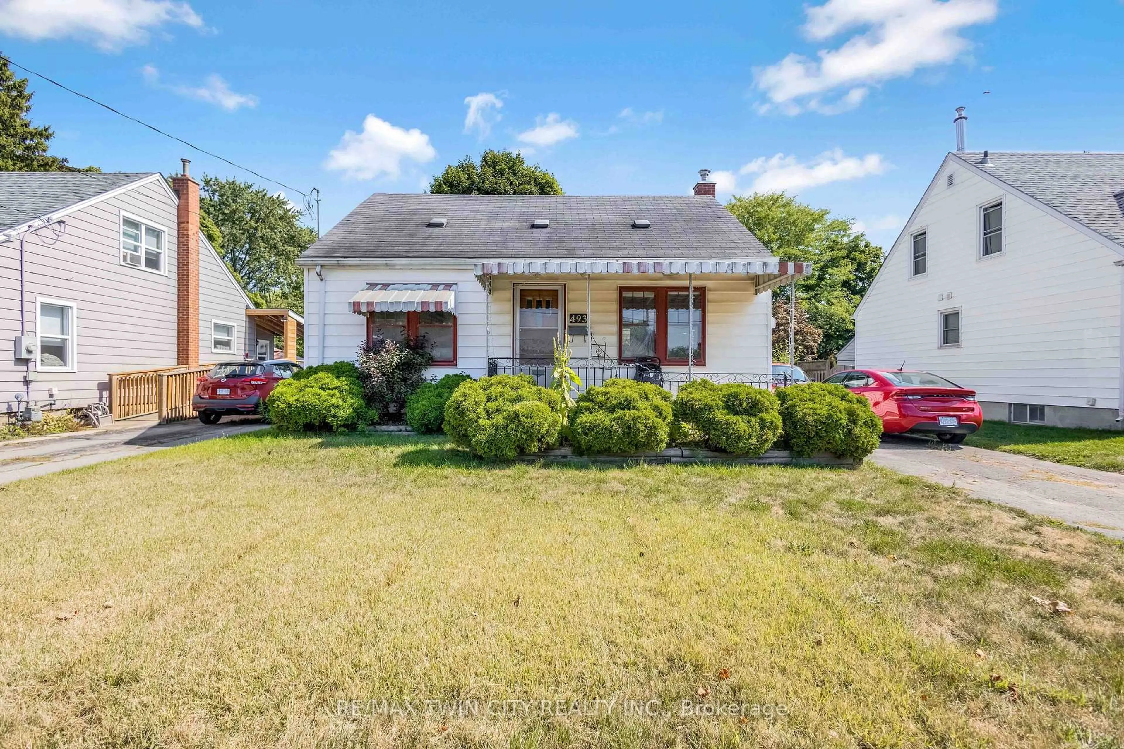 A pic from outside/outdoor area/front of a property/back of a property/a pic from drone, street for 493 St Paul Ave, Brantford Ontario N3R 4P4