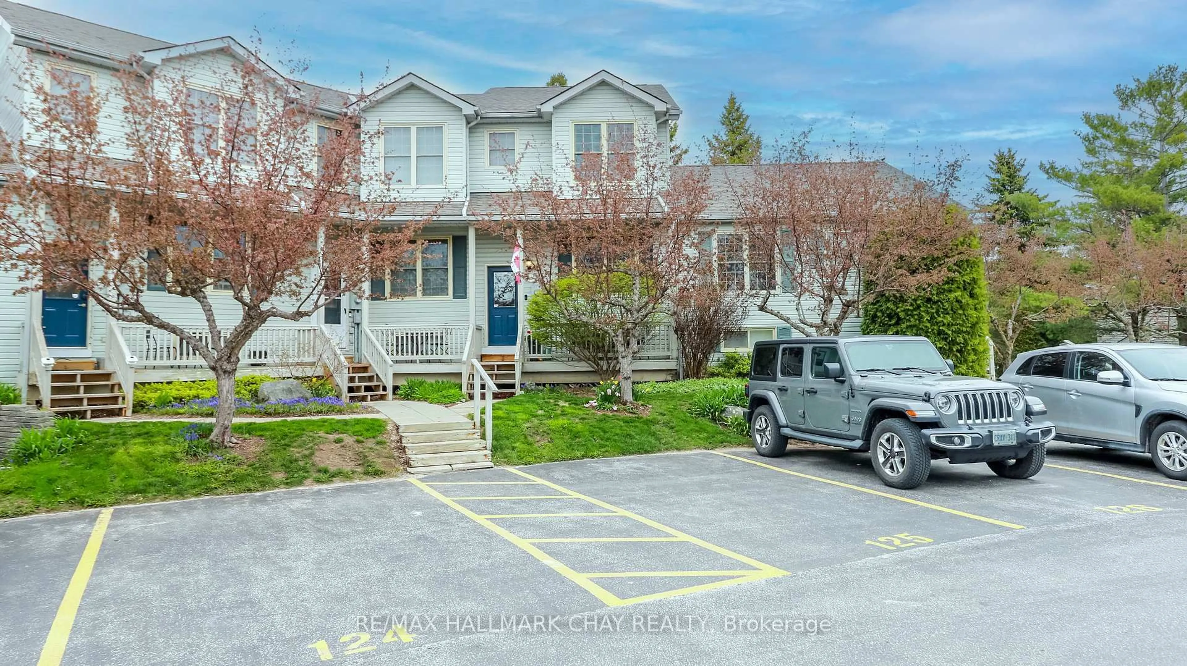 A pic from outside/outdoor area/front of a property/back of a property/a pic from drone, street for 150 Victoria St #126, Blue Mountains Ontario N4L 2P0