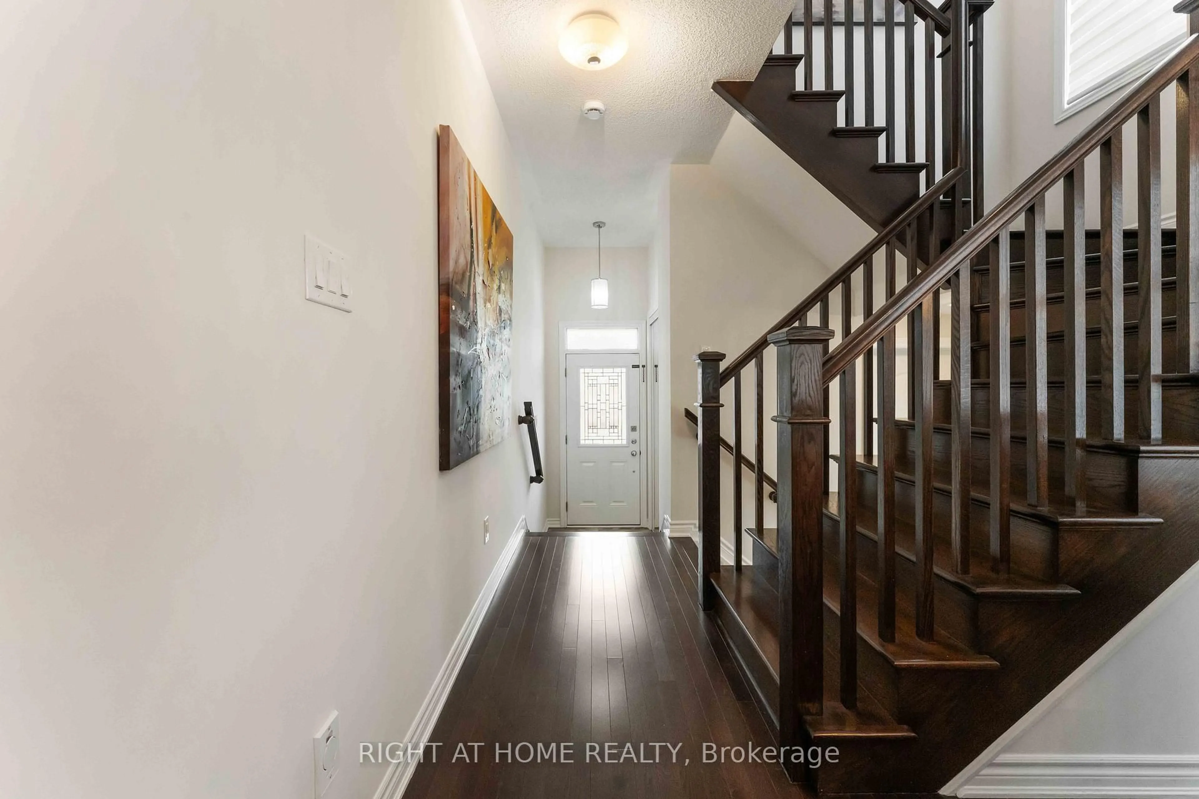 Indoor entryway for 369 Autumnfield St, Ottawa Ontario K2M 0J6