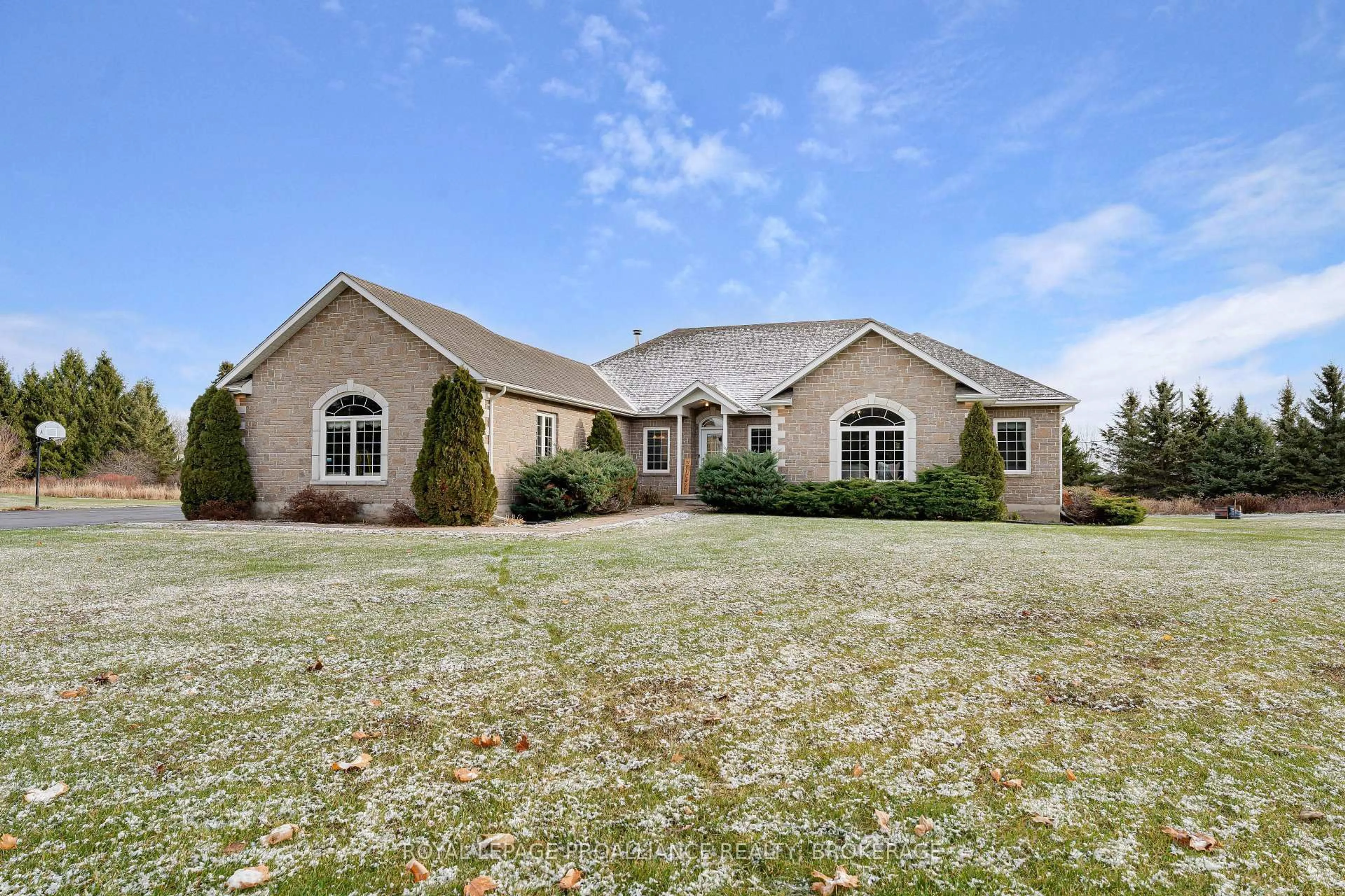 A pic from outside/outdoor area/front of a property/back of a property/a pic from drone, unknown for 61 Conner Dr, Gananoque Ontario K7G 2V4