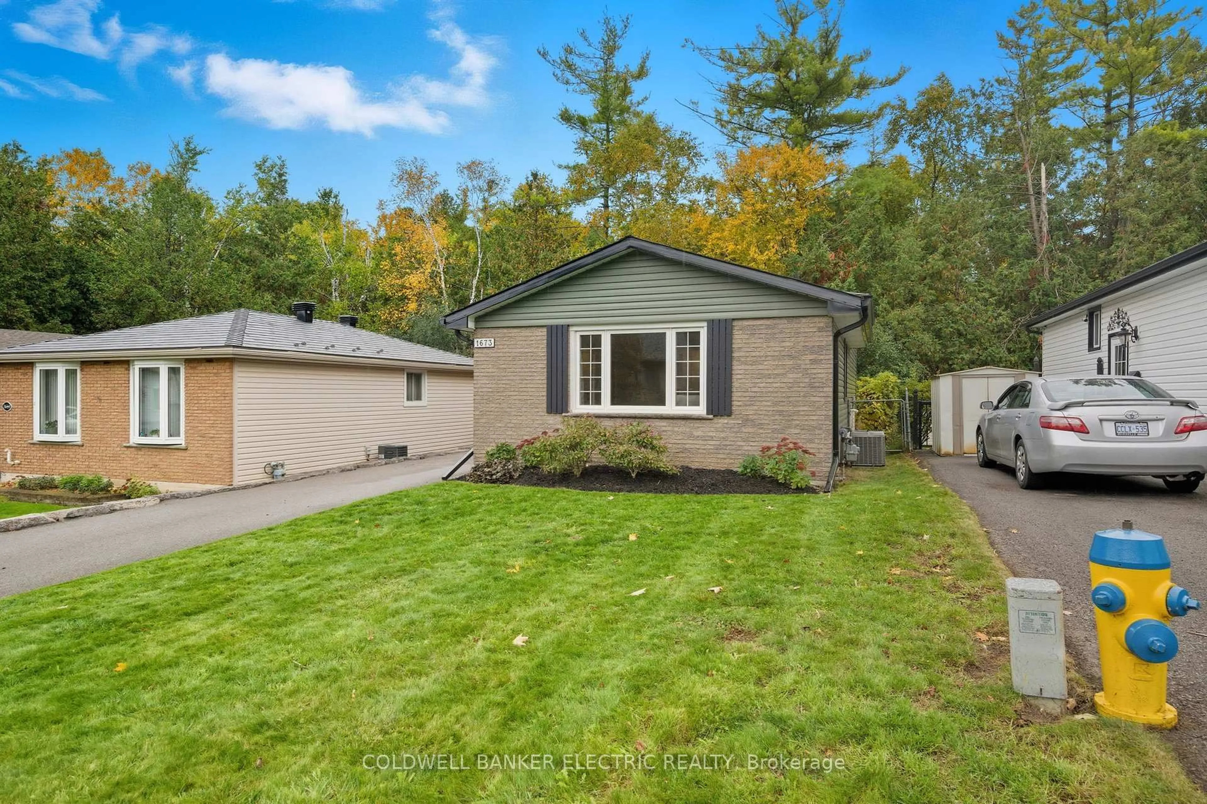 Home with vinyl exterior material, street for 1673 Redwood Dr, Peterborough Ontario K9K 1M2