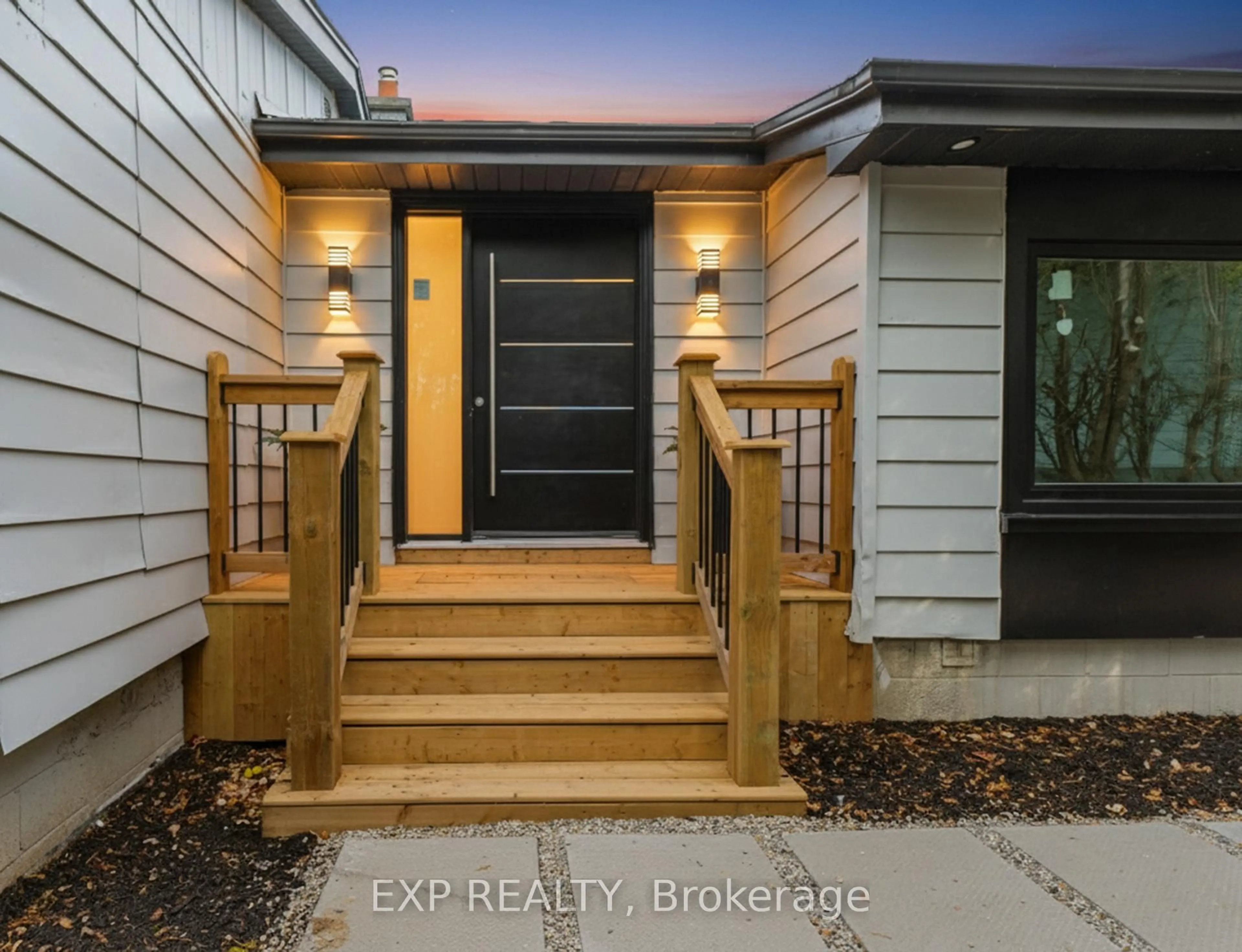 Indoor entryway for 336 Margaret Ave, Hamilton Ontario L8E 2J4