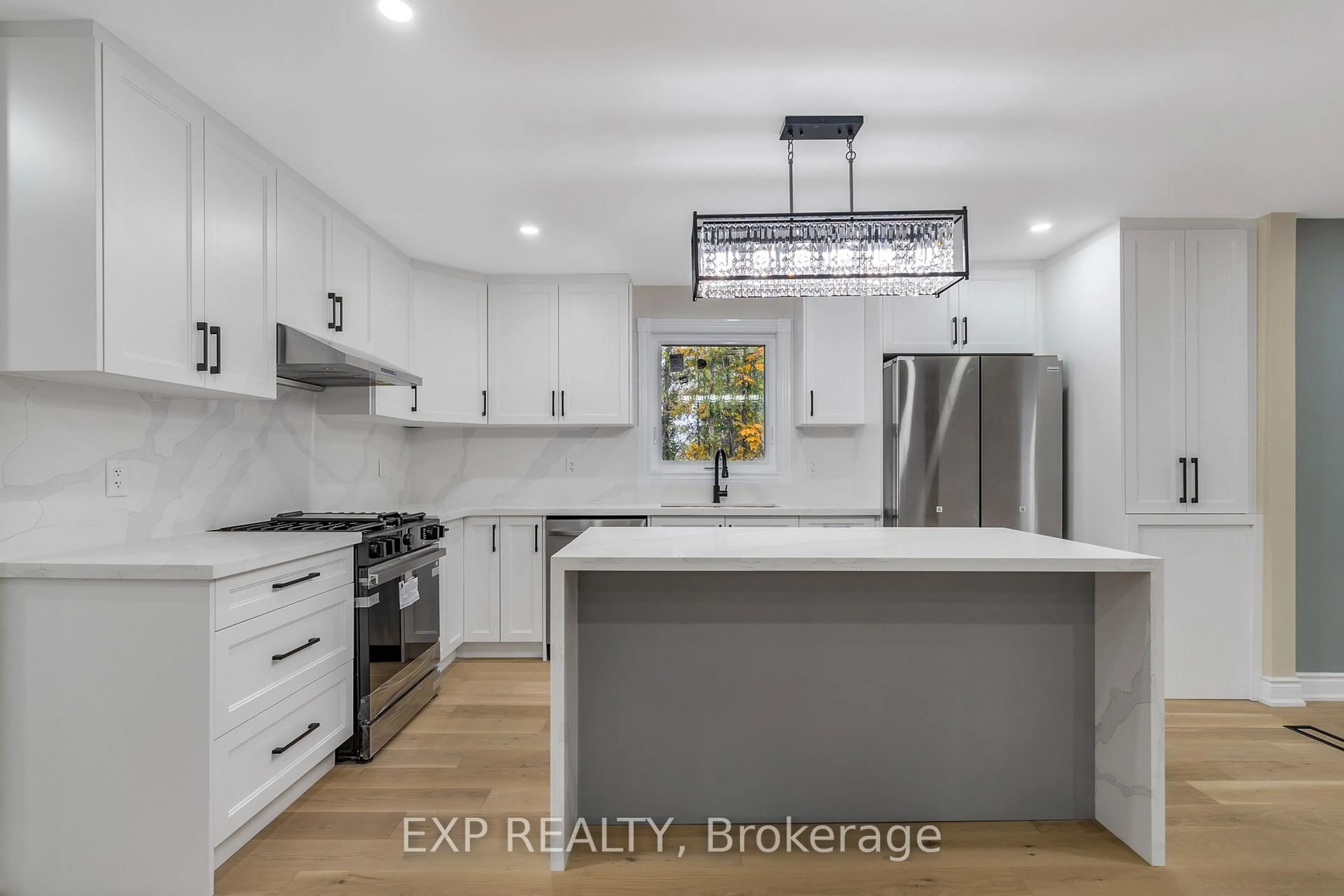 Open concept kitchen, ceramic/tile floor for 336 Margaret Ave, Hamilton Ontario L8E 2J4