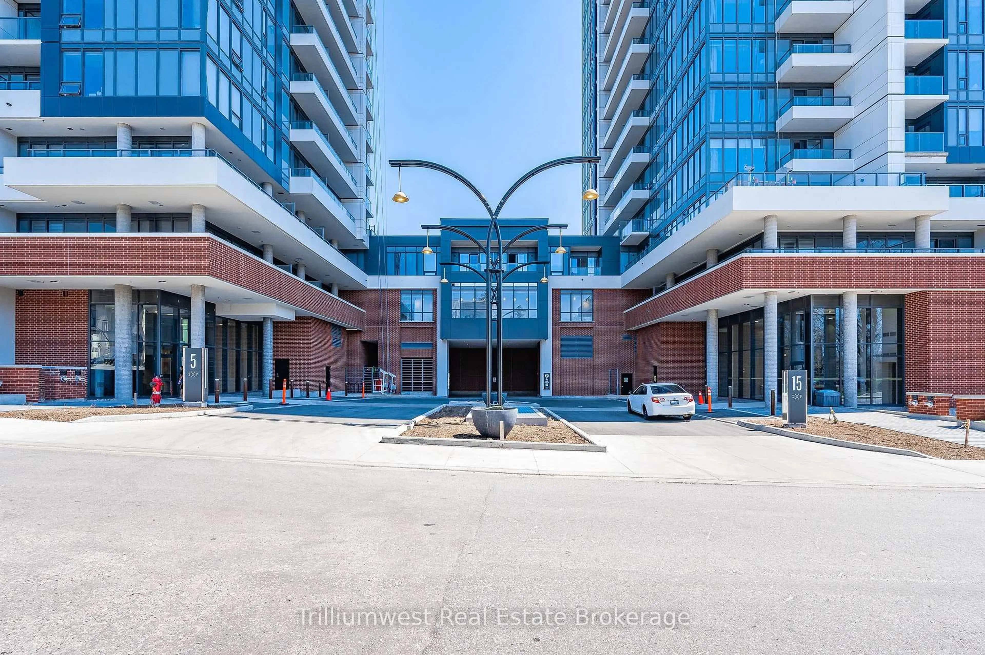 Indoor foyer for 15 Wellington St #1601, Kitchener Ontario N2G 0E4