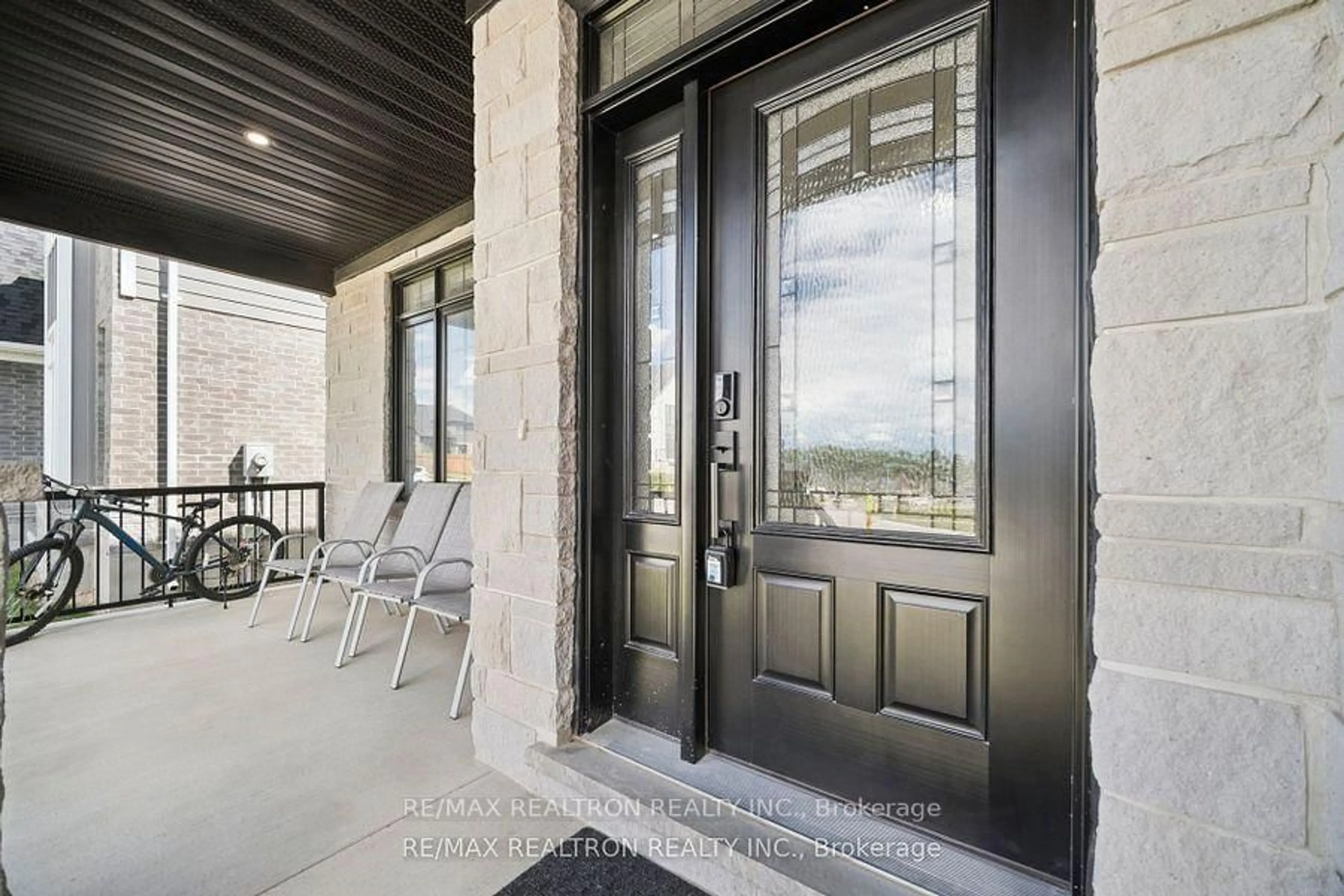 Indoor entryway for 1899 Boardwalk Way, London South Ontario N6K 0A5