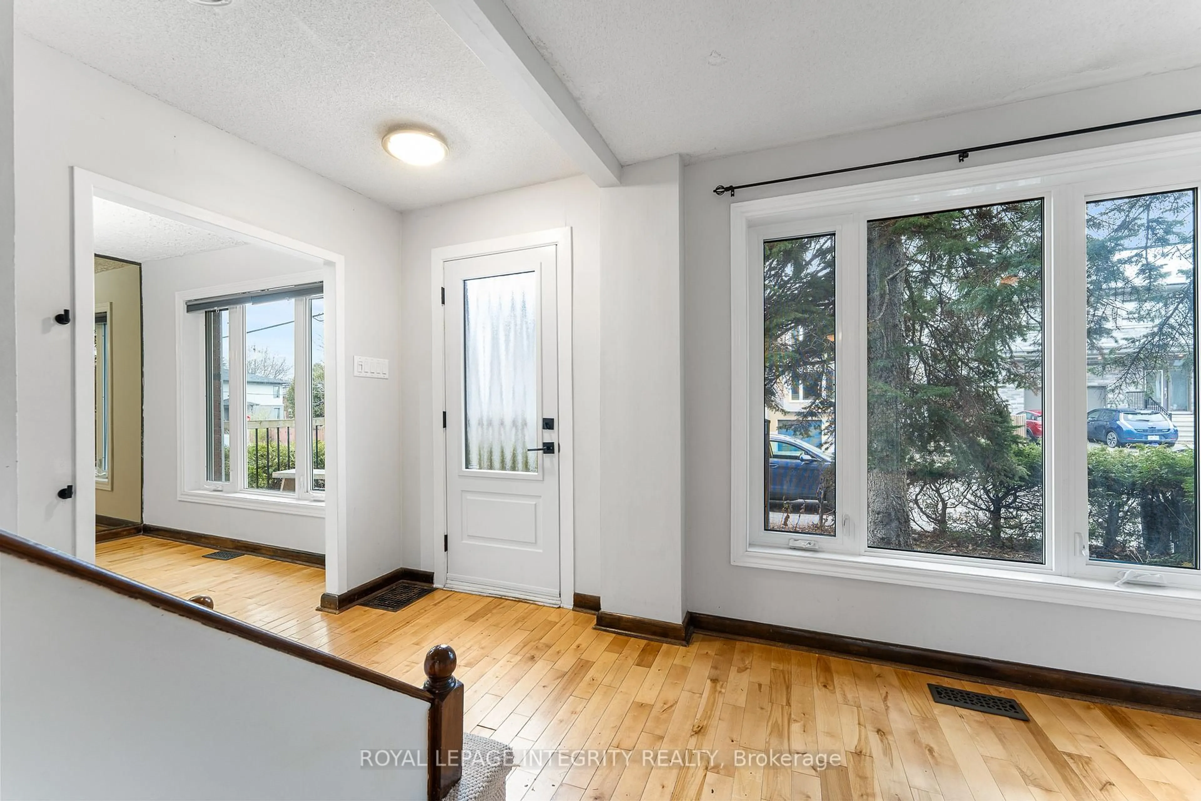 Indoor entryway for 166 Prince Albert St, Ottawa Ontario K1K 2A1