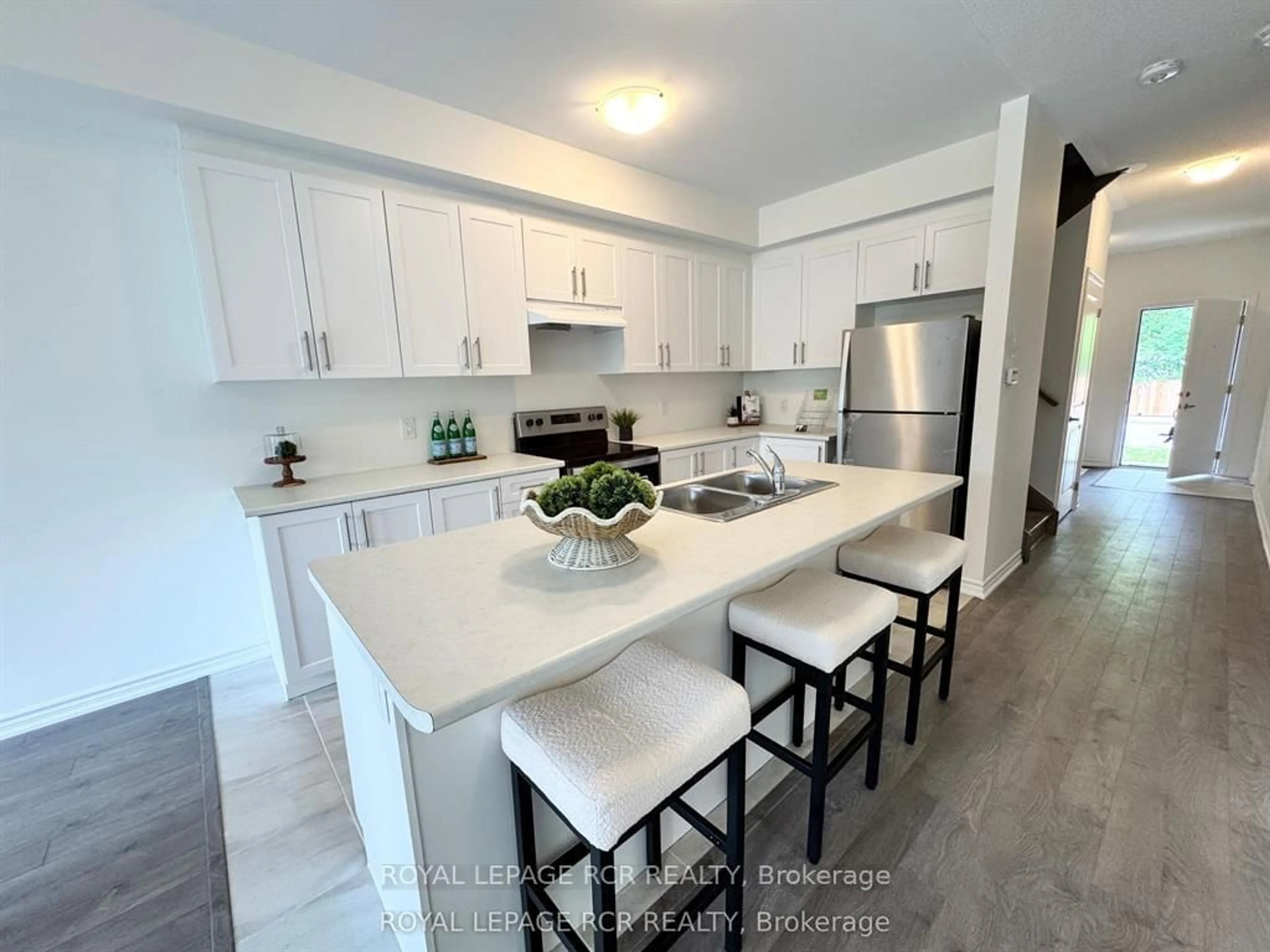 Open concept kitchen, ceramic/tile floor for 152 Winters Way, Shelburne Ontario L9V 2E7