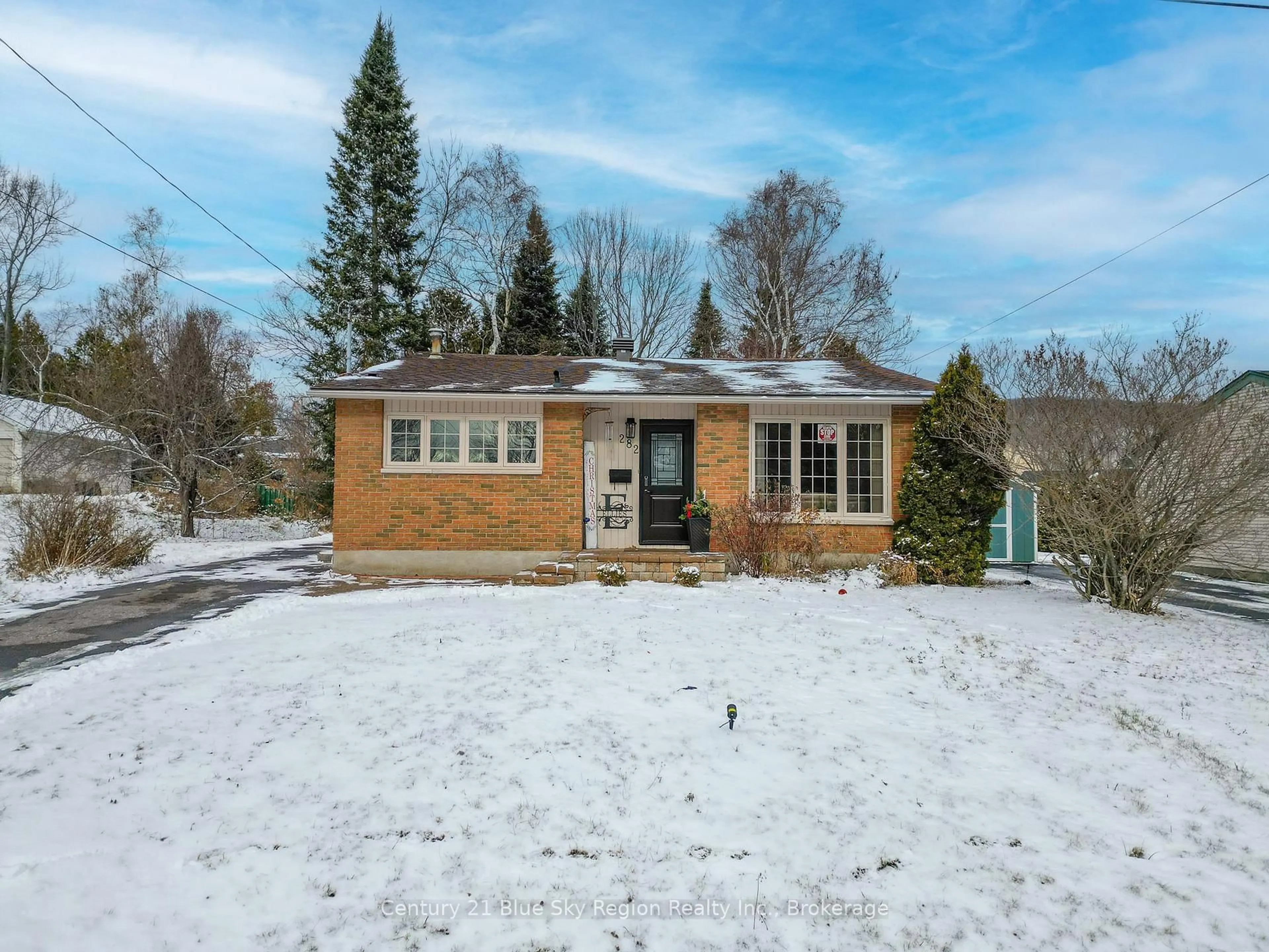 A pic from outside/outdoor area/front of a property/back of a property/a pic from drone, street for 282 Michener Dr, North Bay Ontario P1A 3J1